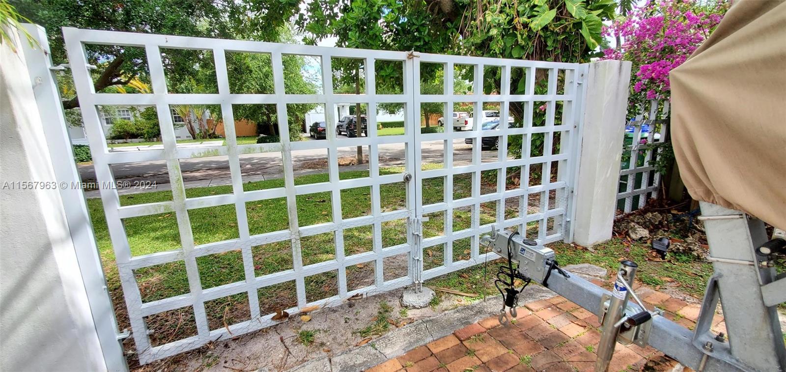 3300 SW 17th St, Miami, Florida 33145, 3 Bedrooms Bedrooms, ,2 BathroomsBathrooms,Residentiallease,For Rent,3300 SW 17th St,A11567963