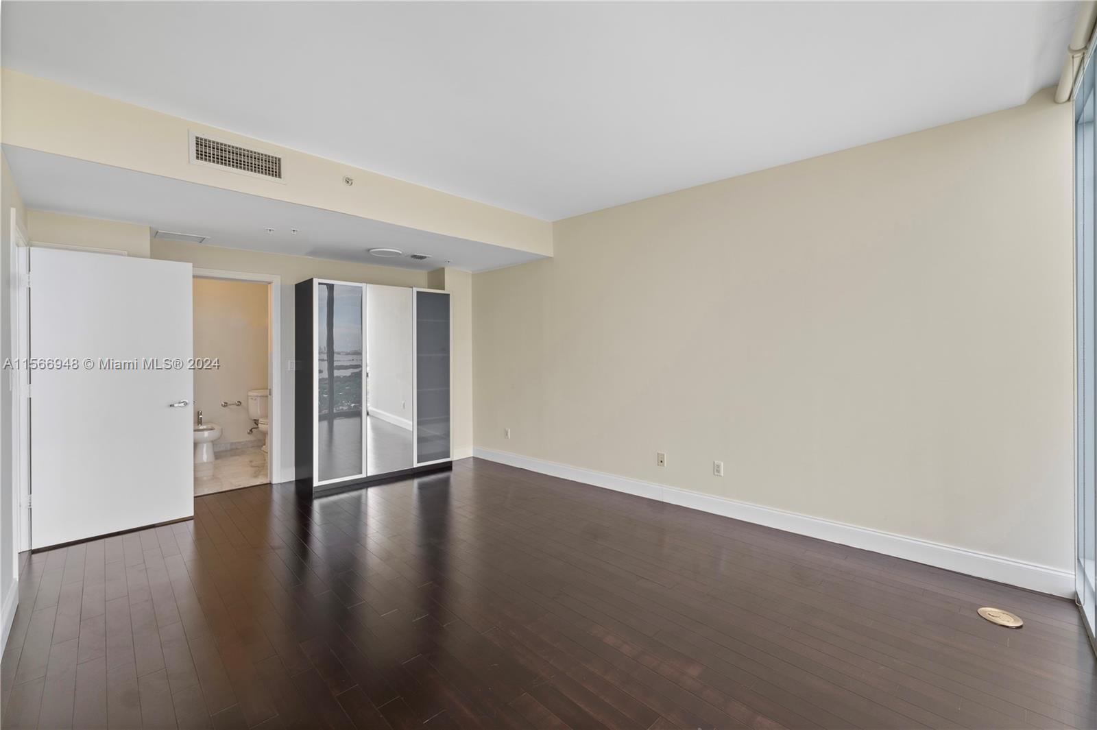 601 NE 36th St 3511, Miami, Florida 33137, 2 Bedrooms Bedrooms, ,2 BathroomsBathrooms,Residentiallease,For Rent,601 NE 36th St 3511,A11566948