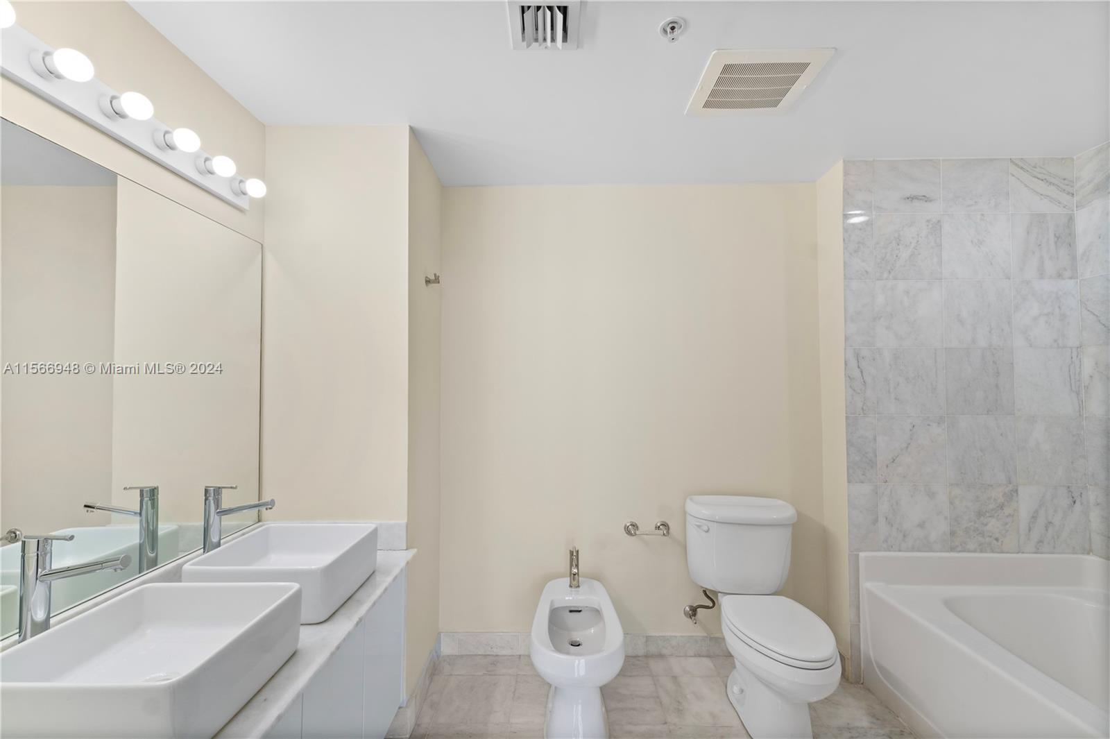 601 NE 36th St 3511, Miami, Florida 33137, 2 Bedrooms Bedrooms, ,2 BathroomsBathrooms,Residentiallease,For Rent,601 NE 36th St 3511,A11566948