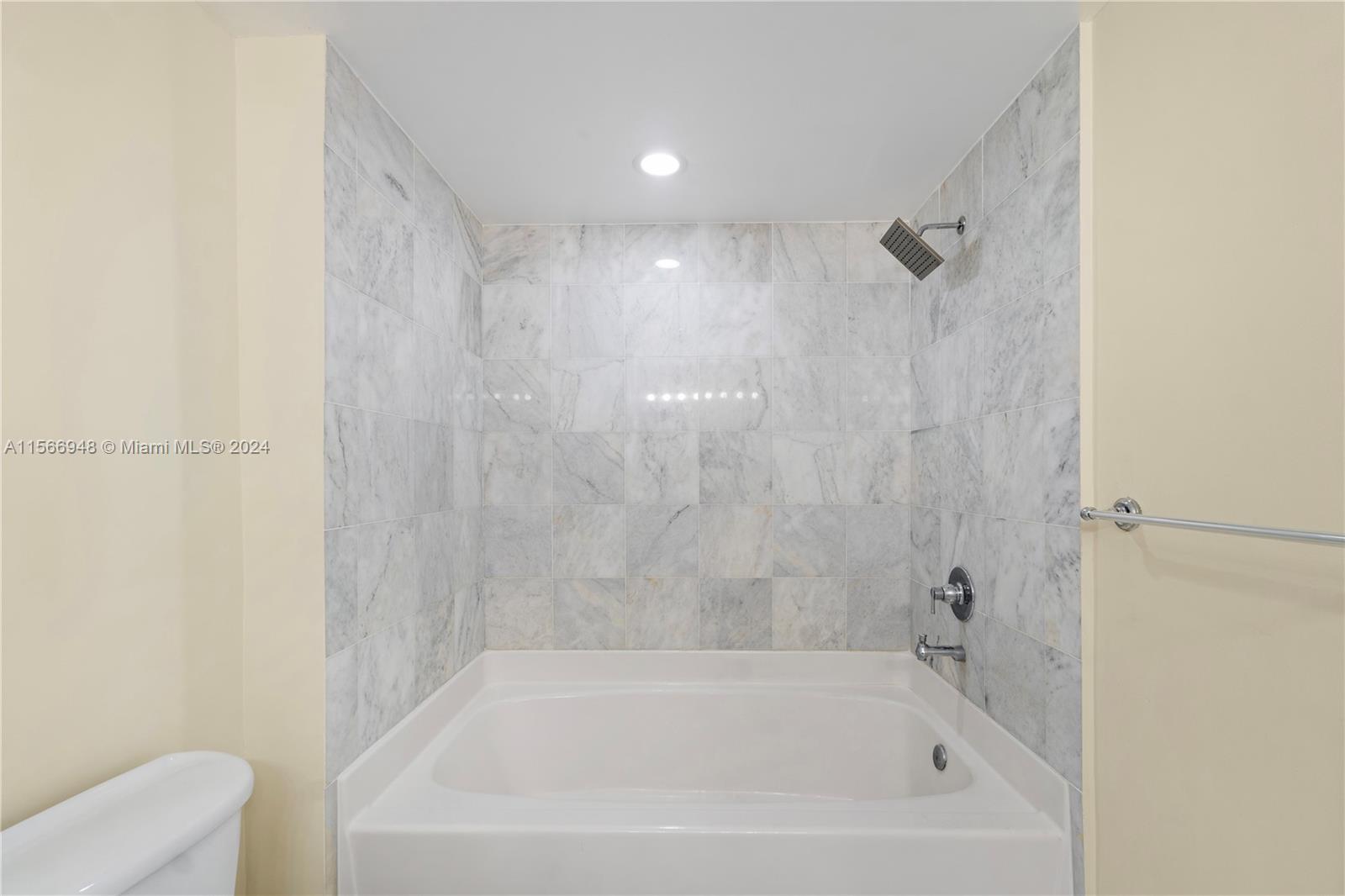 601 NE 36th St 3511, Miami, Florida 33137, 2 Bedrooms Bedrooms, ,2 BathroomsBathrooms,Residentiallease,For Rent,601 NE 36th St 3511,A11566948