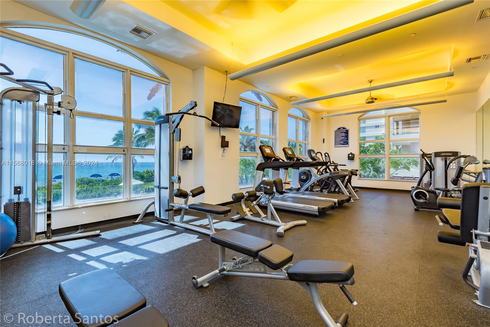 2080 S Ocean Dr 804, Hallandale Beach, Florida 33009, 2 Bedrooms Bedrooms, ,2 BathroomsBathrooms,Residentiallease,For Rent,2080 S Ocean Dr 804,A11568018