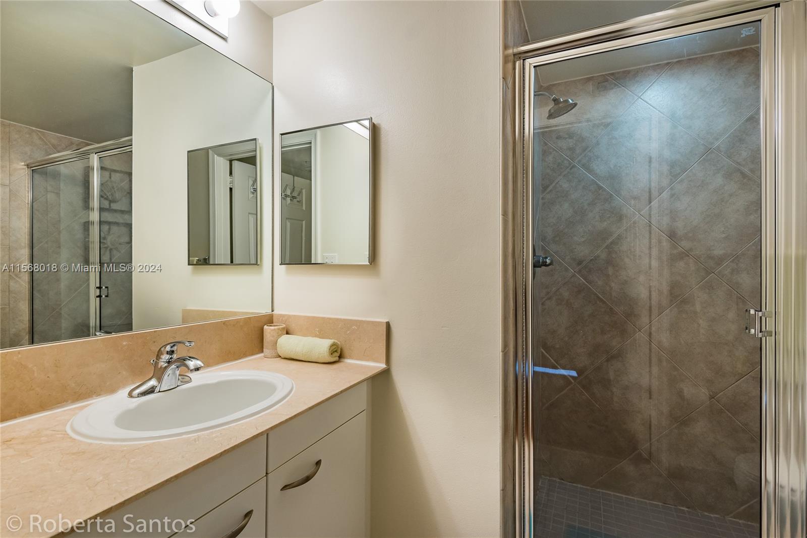 2080 S Ocean Dr 804, Hallandale Beach, Florida 33009, 2 Bedrooms Bedrooms, ,2 BathroomsBathrooms,Residentiallease,For Rent,2080 S Ocean Dr 804,A11568018