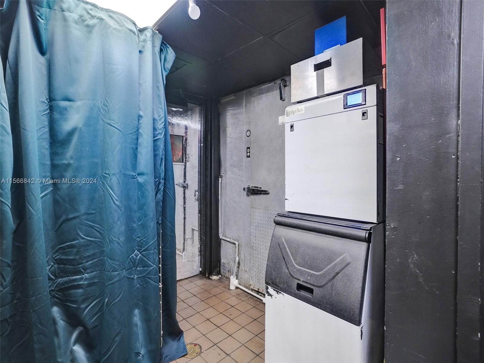 2415 Ponce De Leon Blvd, Coral Gables, Florida 33134, ,Businessopportunity,For Sale,2415 Ponce De Leon Blvd,A11566842