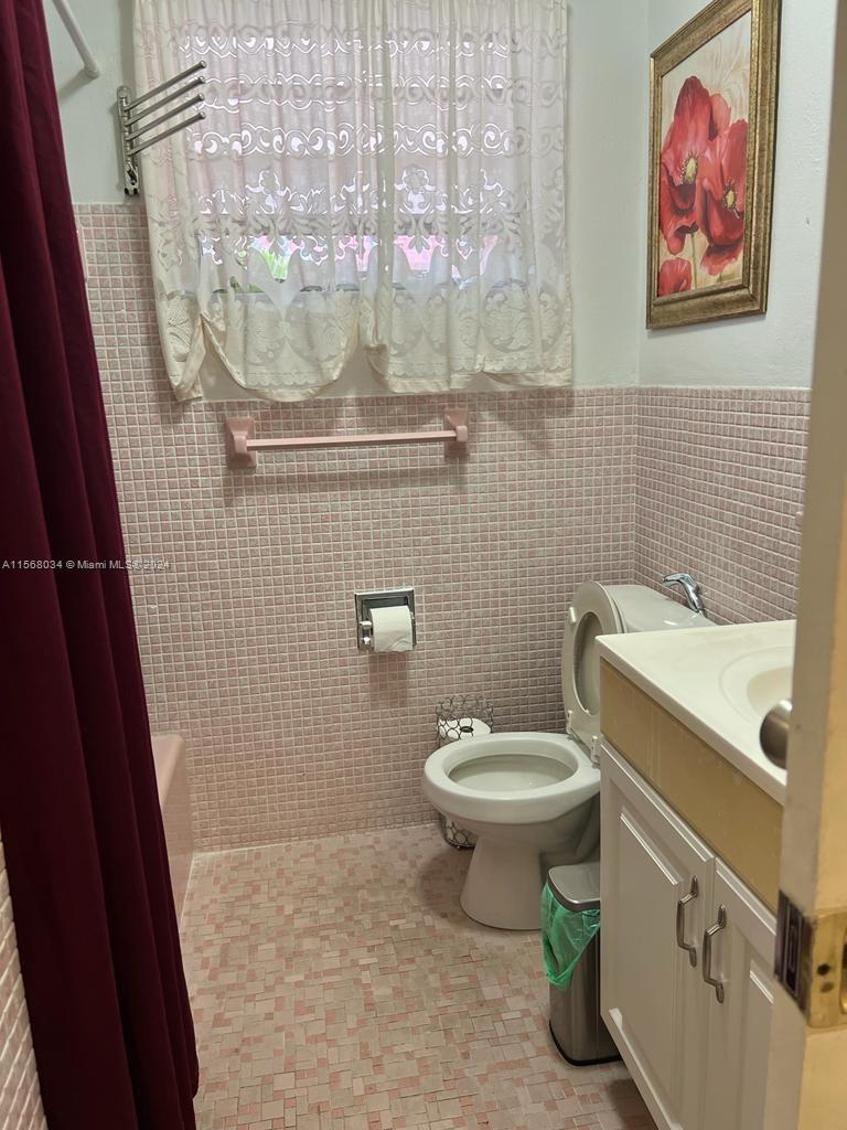 215 SE 3rd Ave 403A, Hallandale Beach, Florida 33009, 1 Bedroom Bedrooms, ,1 BathroomBathrooms,Residentiallease,For Rent,215 SE 3rd Ave 403A,A11568034