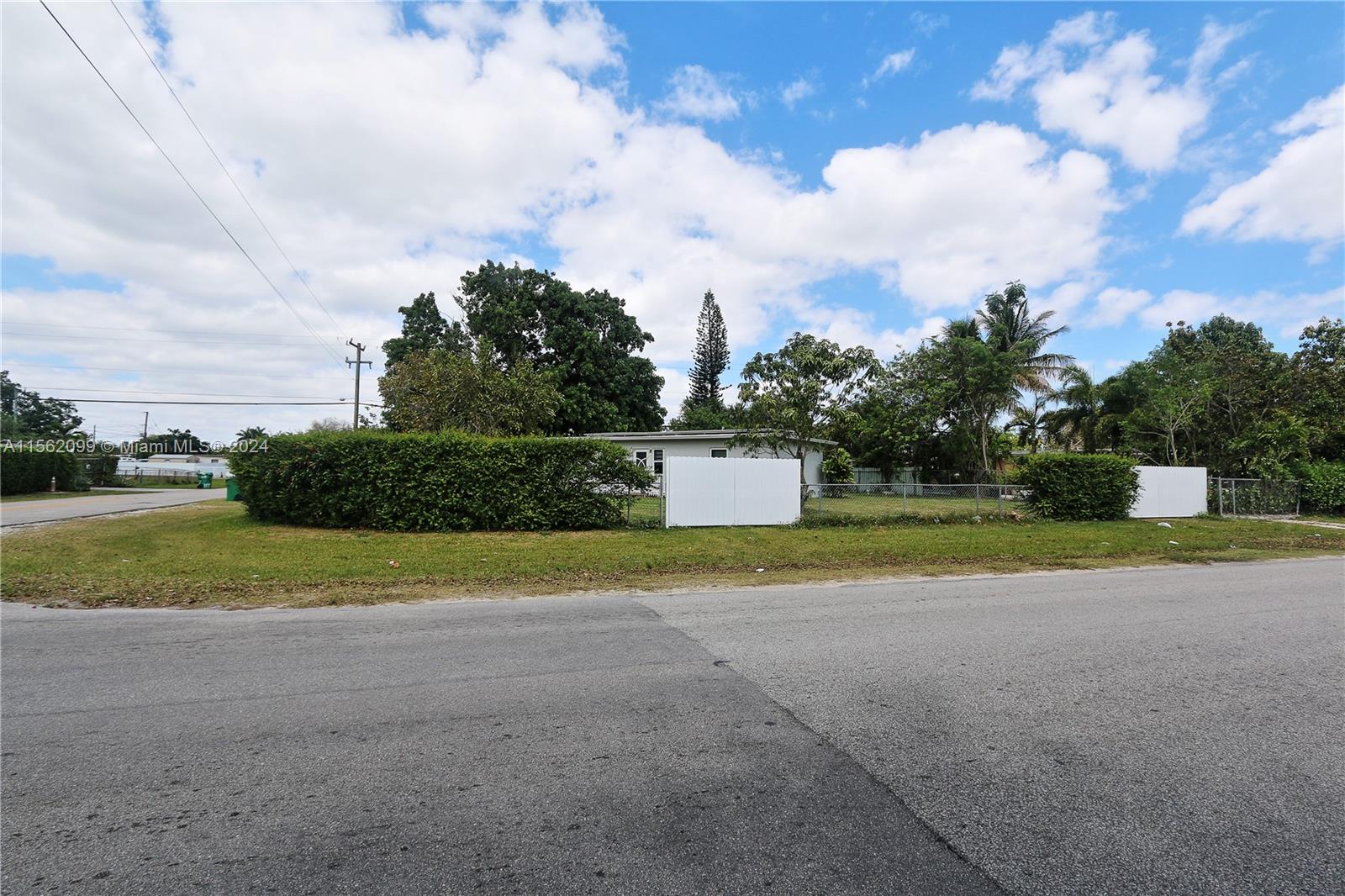 14901 SW Harding Ln, Homestead, Florida 33033, 3 Bedrooms Bedrooms, ,1 BathroomBathrooms,Residential,For Sale,14901 SW Harding Ln,A11562099