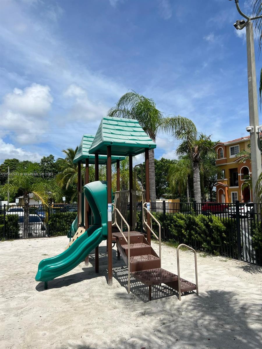 111 NW 2nd Ave 6, Hallandale Beach, Florida 33009, 2 Bedrooms Bedrooms, ,2 BathroomsBathrooms,Residential,For Sale,111 NW 2nd Ave 6,A11566533