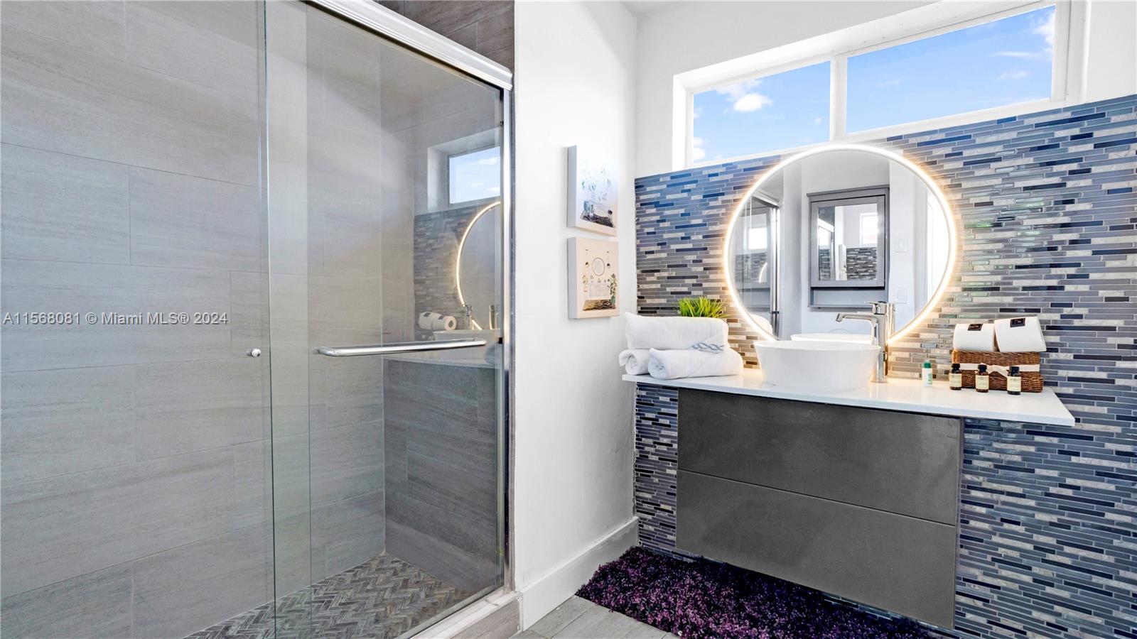 805 NE 6th St 1-2, Hallandale Beach, Florida 33009, 2 Bedrooms Bedrooms, ,1 BathroomBathrooms,Residentiallease,For Rent,805 NE 6th St 1-2,A11568081