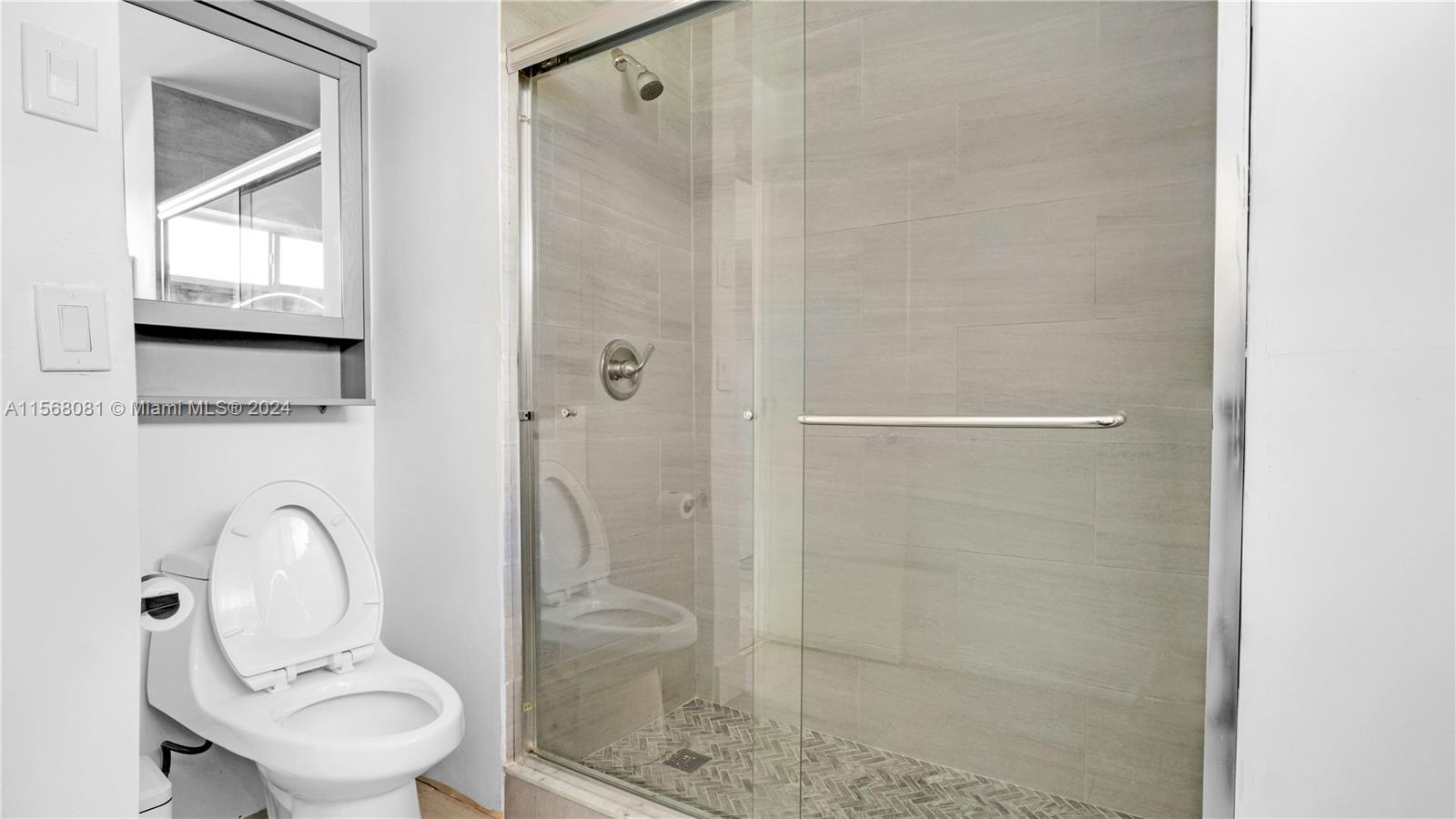 805 NE 6th St 1-2, Hallandale Beach, Florida 33009, 2 Bedrooms Bedrooms, ,1 BathroomBathrooms,Residentiallease,For Rent,805 NE 6th St 1-2,A11568081