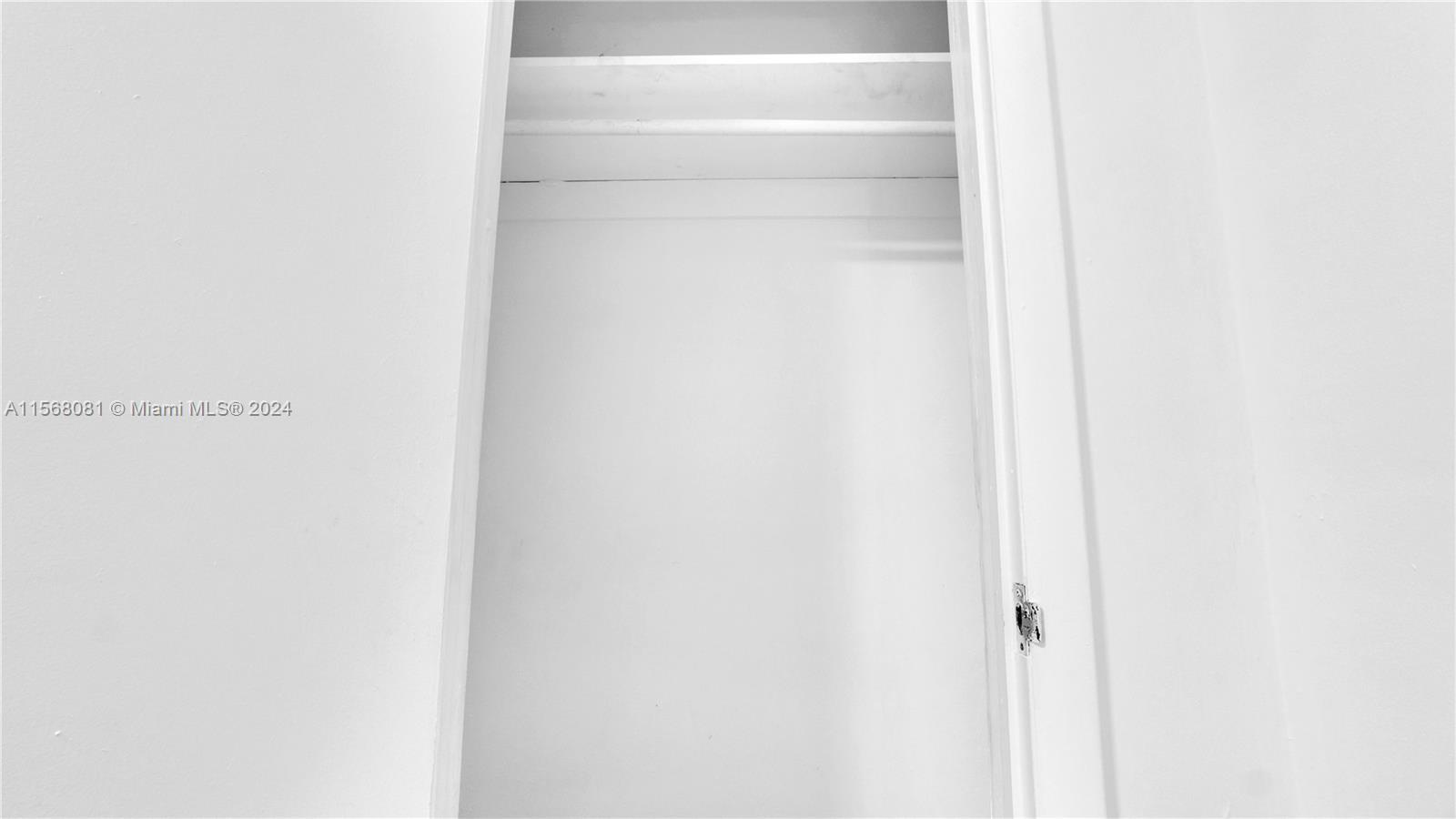 805 NE 6th St 1-2, Hallandale Beach, Florida 33009, 2 Bedrooms Bedrooms, ,1 BathroomBathrooms,Residentiallease,For Rent,805 NE 6th St 1-2,A11568081