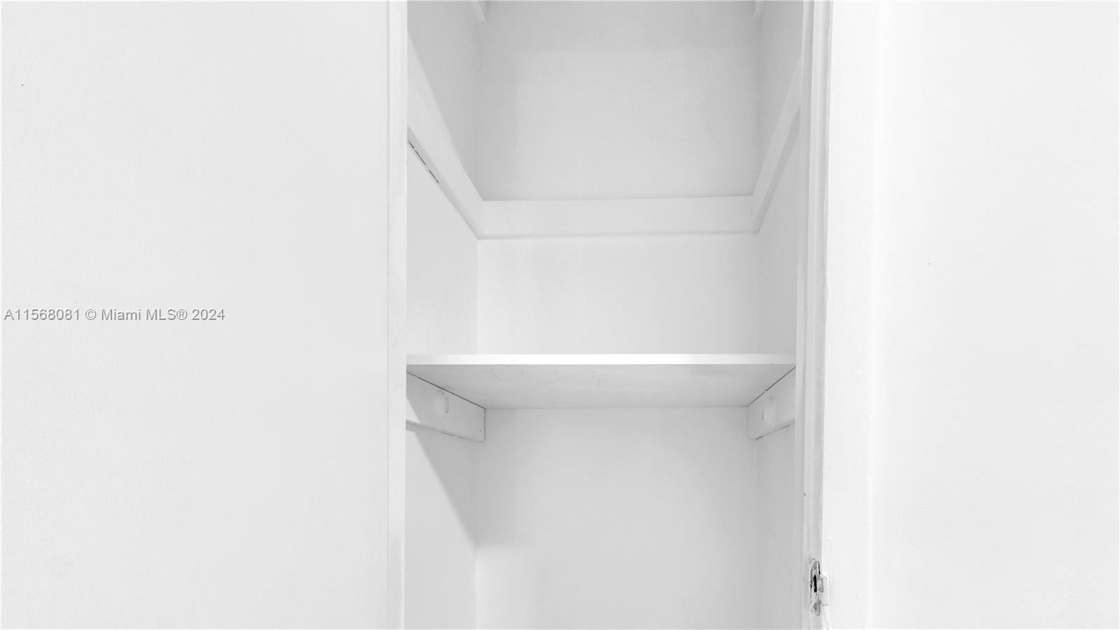 805 NE 6th St 1-2, Hallandale Beach, Florida 33009, 2 Bedrooms Bedrooms, ,1 BathroomBathrooms,Residentiallease,For Rent,805 NE 6th St 1-2,A11568081