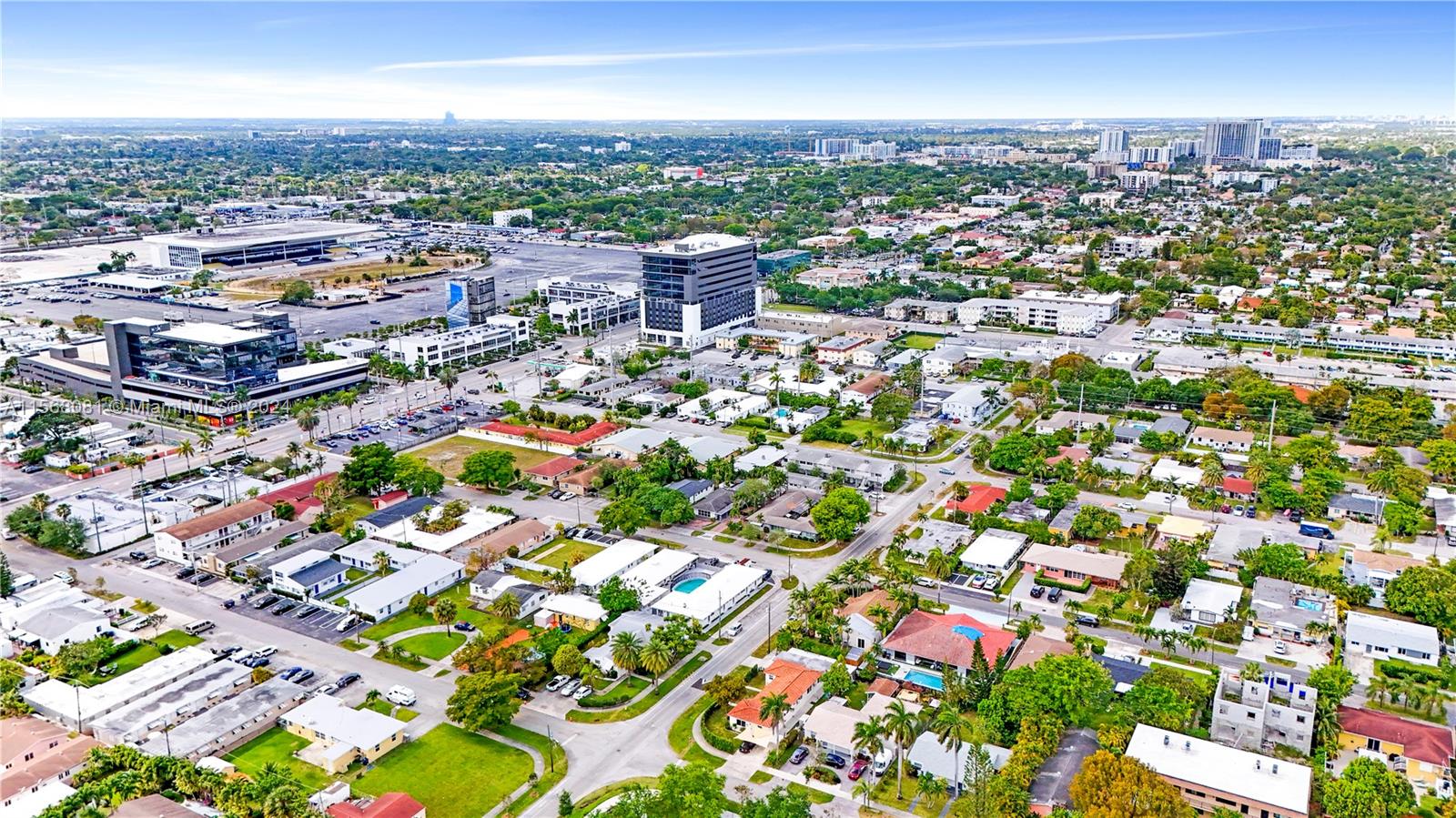 805 NE 6th St 1-2, Hallandale Beach, Florida 33009, 2 Bedrooms Bedrooms, ,1 BathroomBathrooms,Residentiallease,For Rent,805 NE 6th St 1-2,A11568081