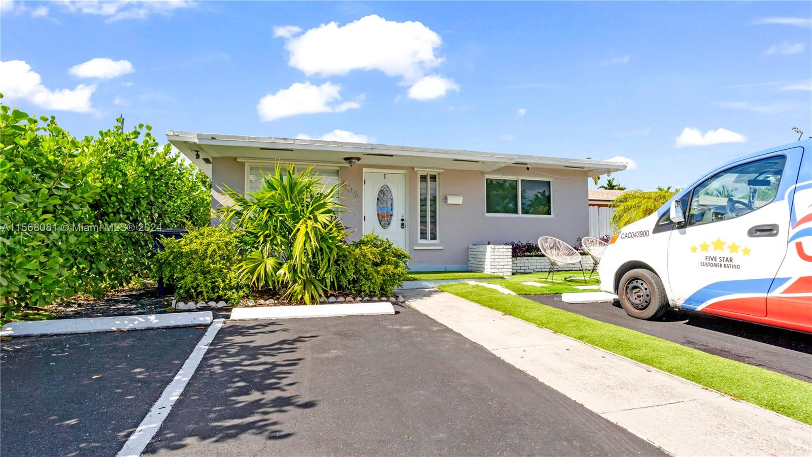 805 NE 6th St 1-2, Hallandale Beach, Florida 33009, 2 Bedrooms Bedrooms, ,1 BathroomBathrooms,Residentiallease,For Rent,805 NE 6th St 1-2,A11568081