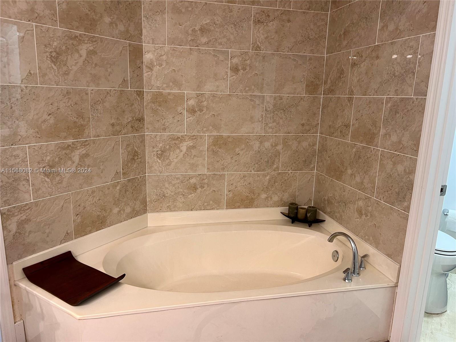 3600 Mystic Pointe Dr 1506, Aventura, Florida 33180, 2 Bedrooms Bedrooms, ,2 BathroomsBathrooms,Residentiallease,For Rent,3600 Mystic Pointe Dr 1506,A11568082