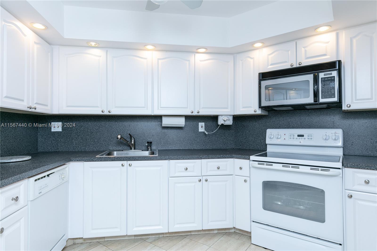 500 Three Islands Blvd 627, Hallandale Beach, Florida 33009, 2 Bedrooms Bedrooms, ,2 BathroomsBathrooms,Residentiallease,For Rent,500 Three Islands Blvd 627,A11567440