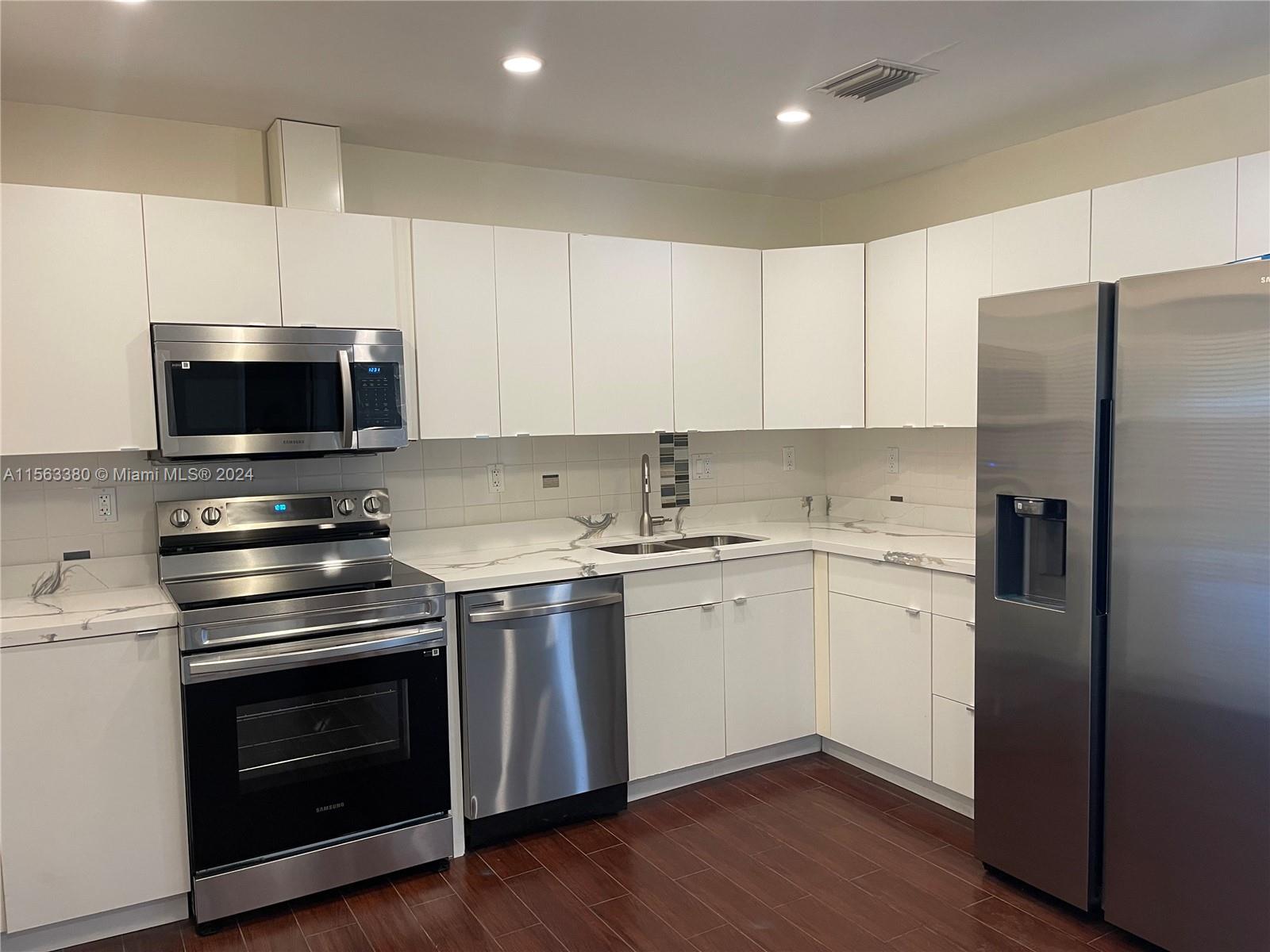552 NE 74th St, Miami, Florida 33138, 3 Bedrooms Bedrooms, ,2 BathroomsBathrooms,Residentiallease,For Rent,552 NE 74th St,A11563380