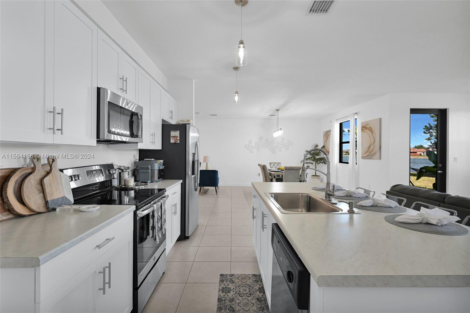 2567 SE 2nd St, Homestead, Florida 33033, 4 Bedrooms Bedrooms, 10 Rooms Rooms,3 BathroomsBathrooms,Residential,For Sale,2567 SE 2nd St,A11564156