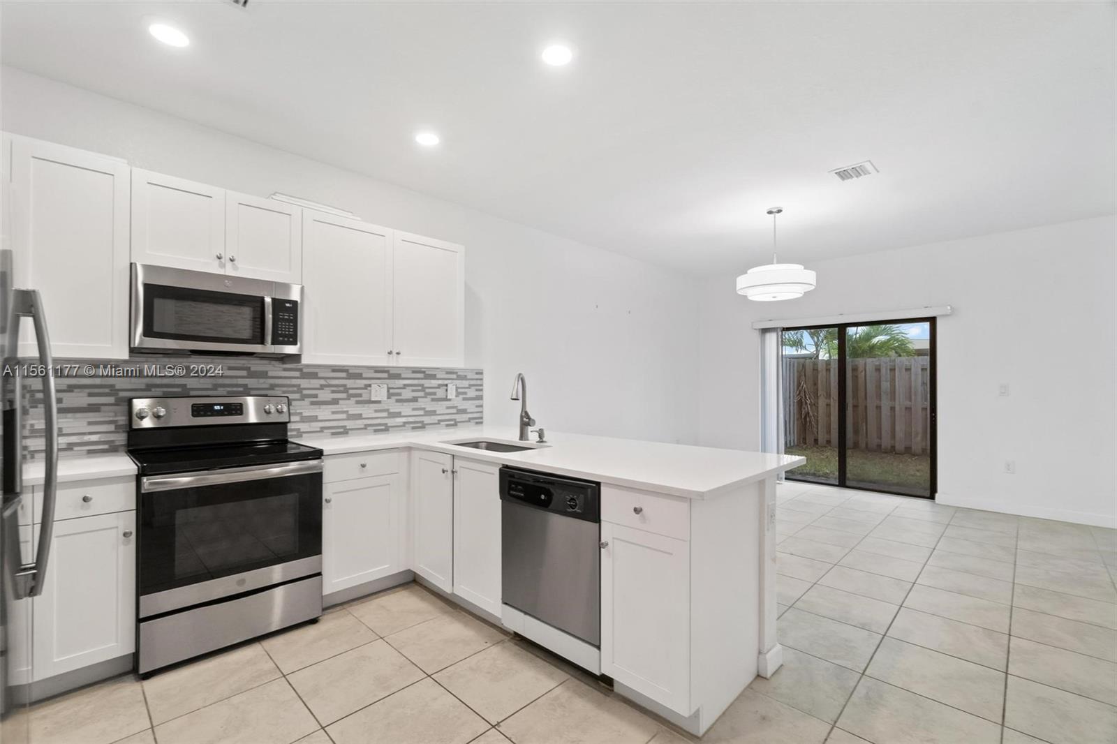 177 SE 33rd Pl 177, Homestead, Florida 33033, 3 Bedrooms Bedrooms, ,2 BathroomsBathrooms,Residentiallease,For Rent,177 SE 33rd Pl 177,A11561177
