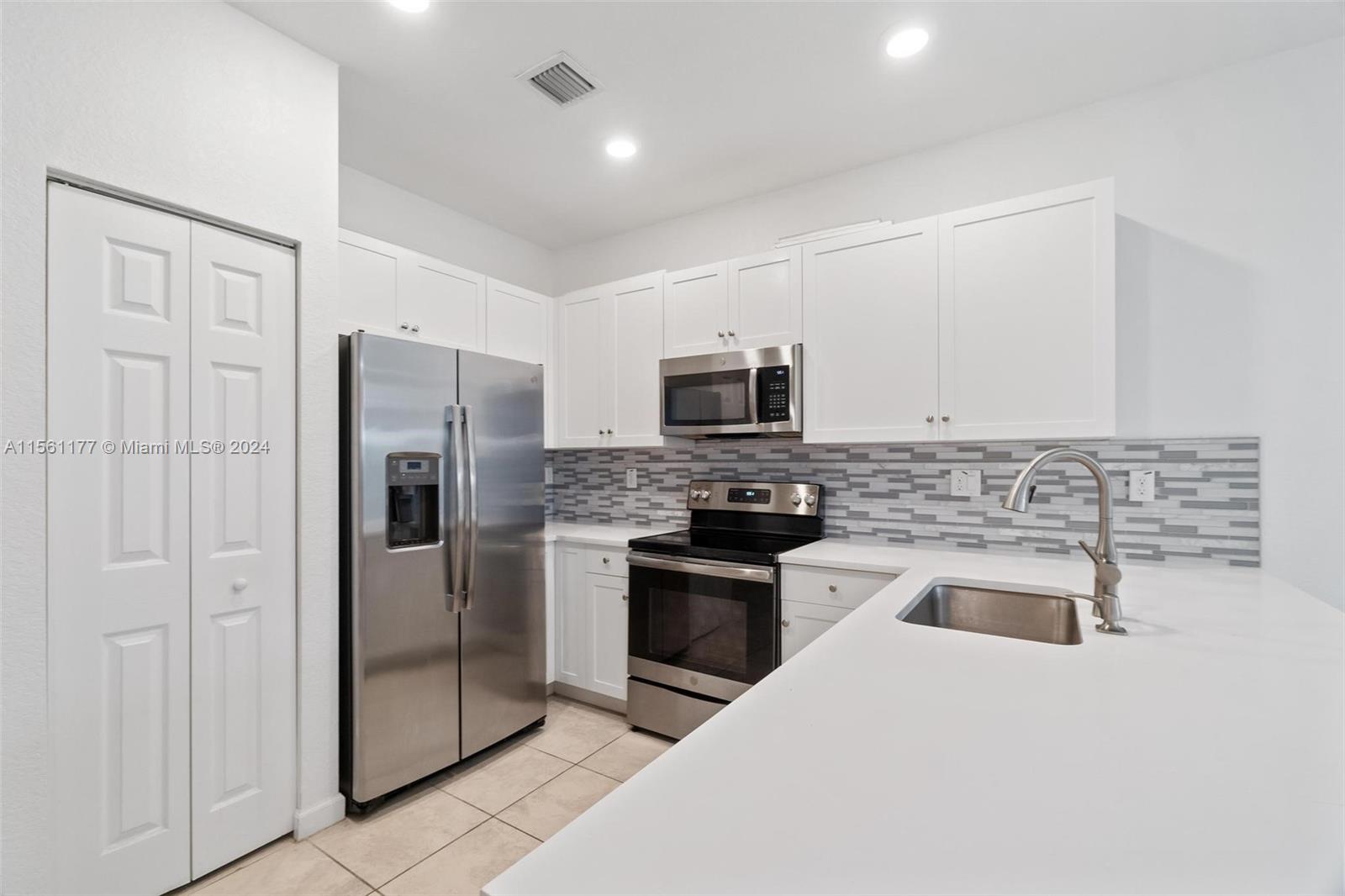 177 SE 33rd Pl 177, Homestead, Florida 33033, 3 Bedrooms Bedrooms, ,2 BathroomsBathrooms,Residentiallease,For Rent,177 SE 33rd Pl 177,A11561177