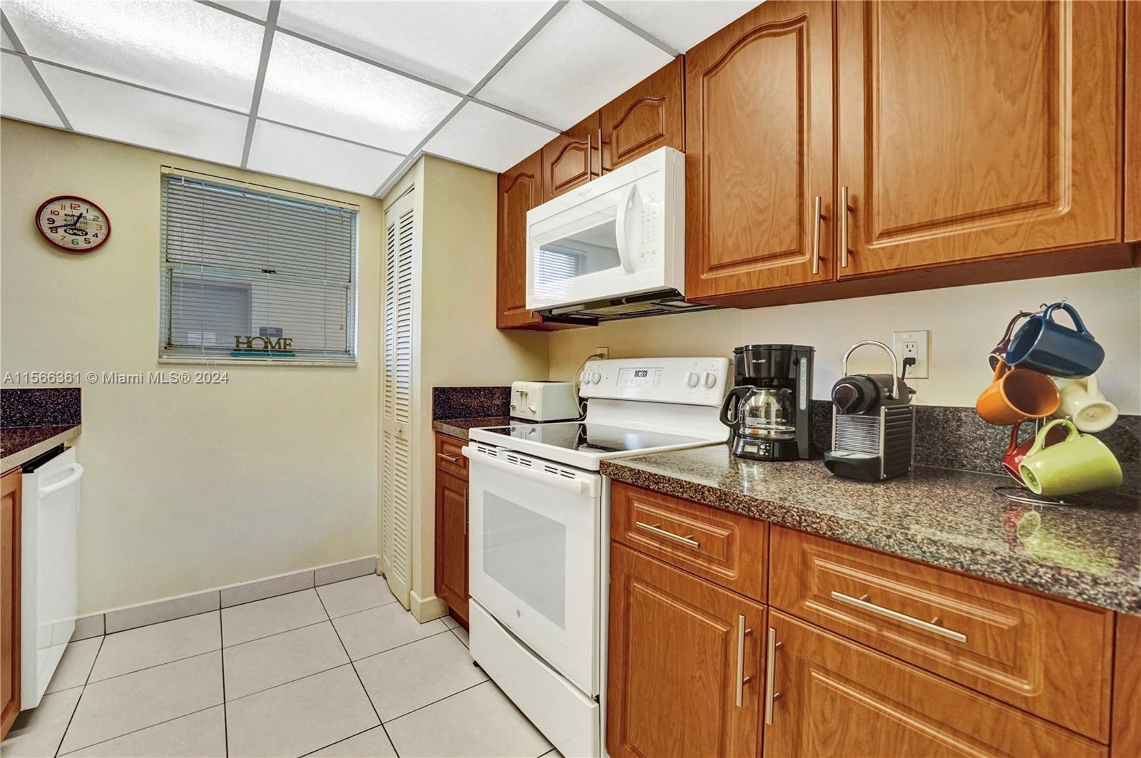 201 178th Dr 403, Sunny Isles Beach, Florida 33160, 2 Bedrooms Bedrooms, ,1 BathroomBathrooms,Residentiallease,For Rent,201 178th Dr 403,A11566361
