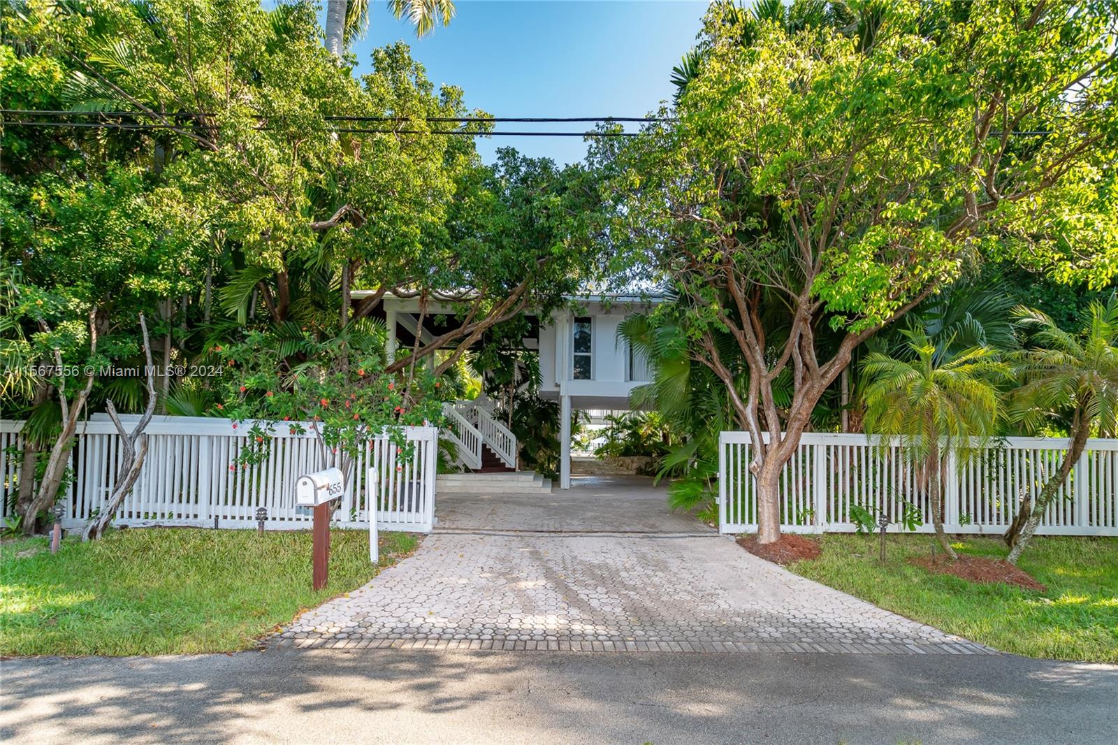 655 N Mashta Dr, Key Biscayne, Florida 33149, 5 Bedrooms Bedrooms, ,5 BathroomsBathrooms,Residentiallease,For Rent,655 N Mashta Dr,A11567556