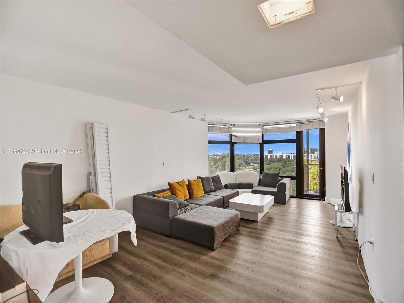 3375 N Country Club Dr 807, Aventura, Florida 33180, 2 Bedrooms Bedrooms, ,2 BathroomsBathrooms,Residential,For Sale,3375 N Country Club Dr 807,A11559720