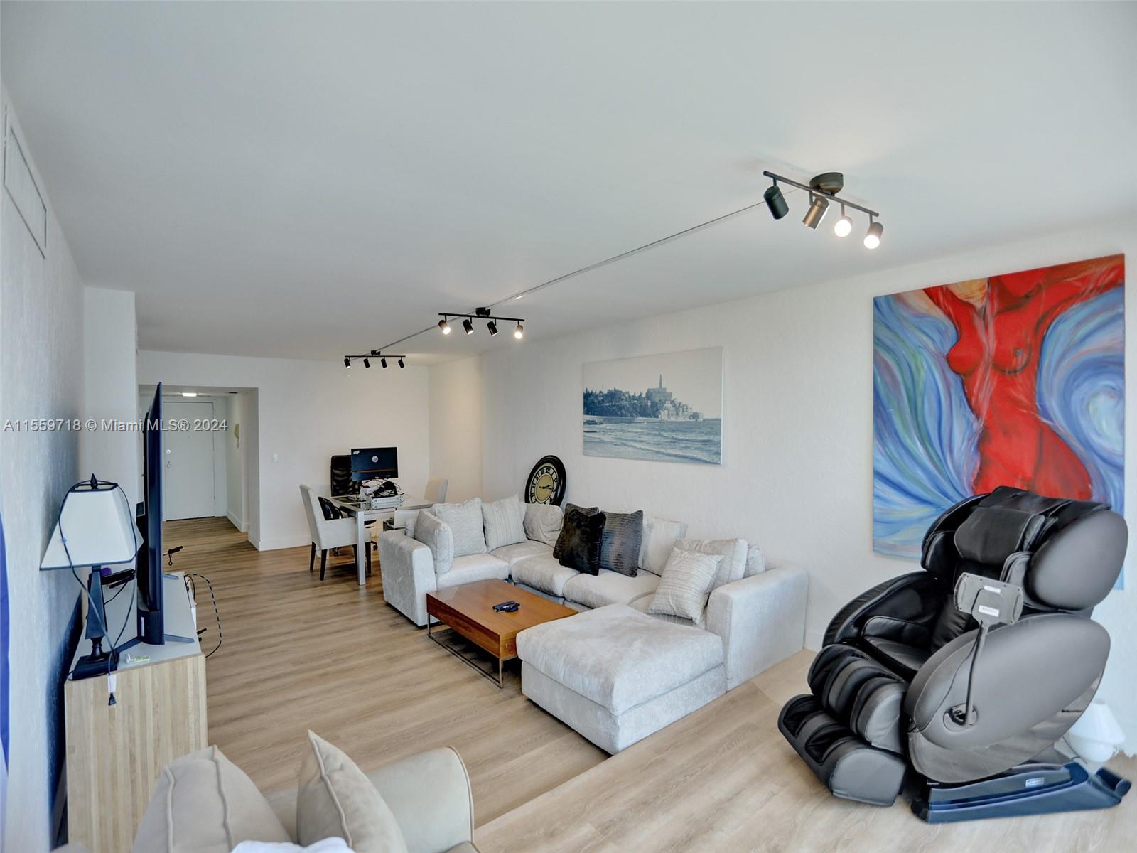 3375 N Country Club Dr 806, Aventura, Florida 33180, 2 Bedrooms Bedrooms, ,2 BathroomsBathrooms,Residential,For Sale,3375 N Country Club Dr 806,A11559718