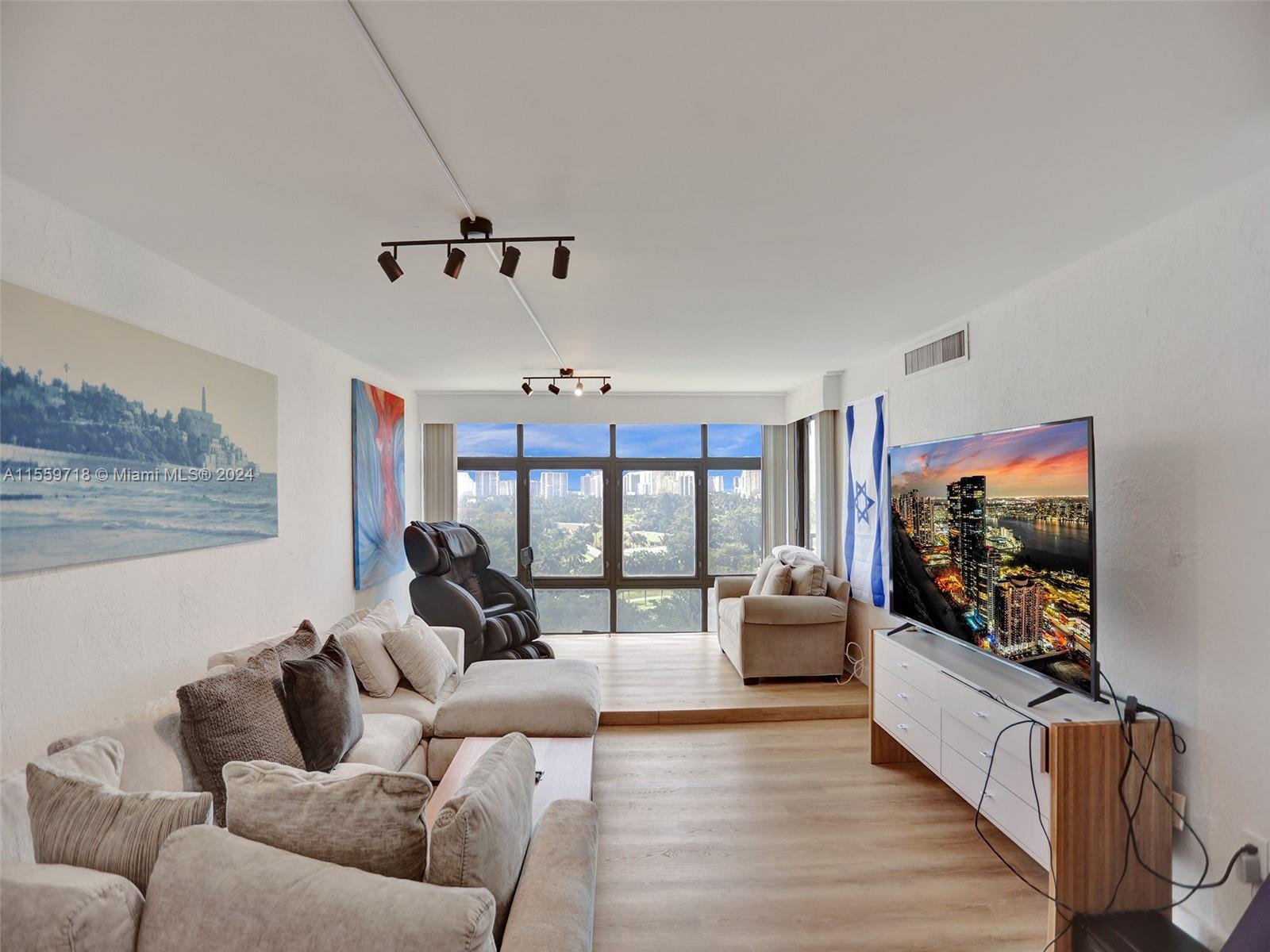 3375 N Country Club Dr 806, Aventura, Florida 33180, 2 Bedrooms Bedrooms, ,2 BathroomsBathrooms,Residential,For Sale,3375 N Country Club Dr 806,A11559718