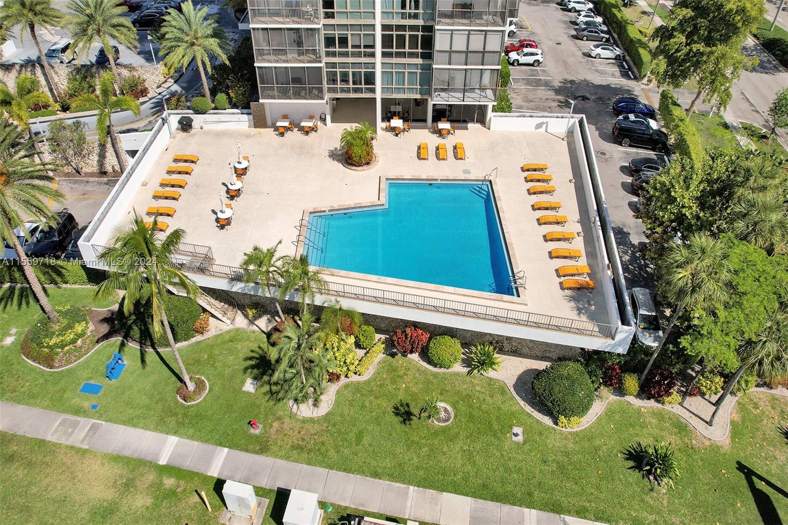 3375 N Country Club Dr 806, Aventura, Florida 33180, 2 Bedrooms Bedrooms, ,2 BathroomsBathrooms,Residential,For Sale,3375 N Country Club Dr 806,A11559718