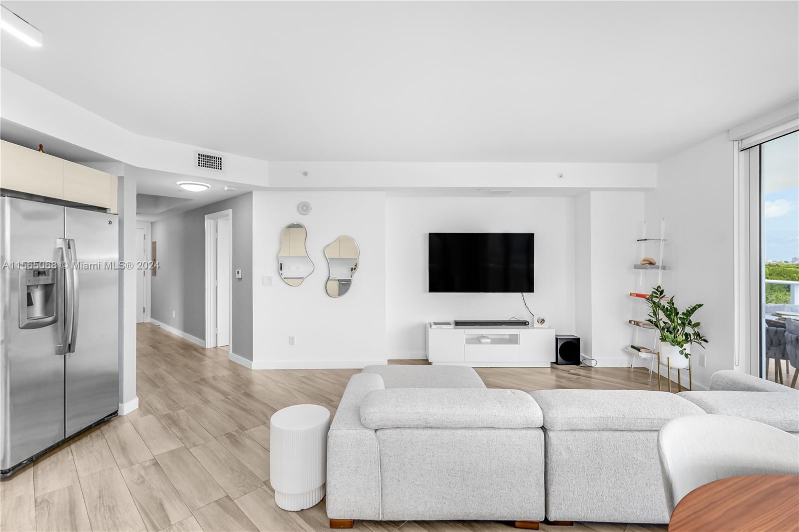 4250 Biscayne Blvd 701, Miami, Florida 33137, 2 Bedrooms Bedrooms, ,2 BathroomsBathrooms,Residentiallease,For Rent,4250 Biscayne Blvd 701,A11565068