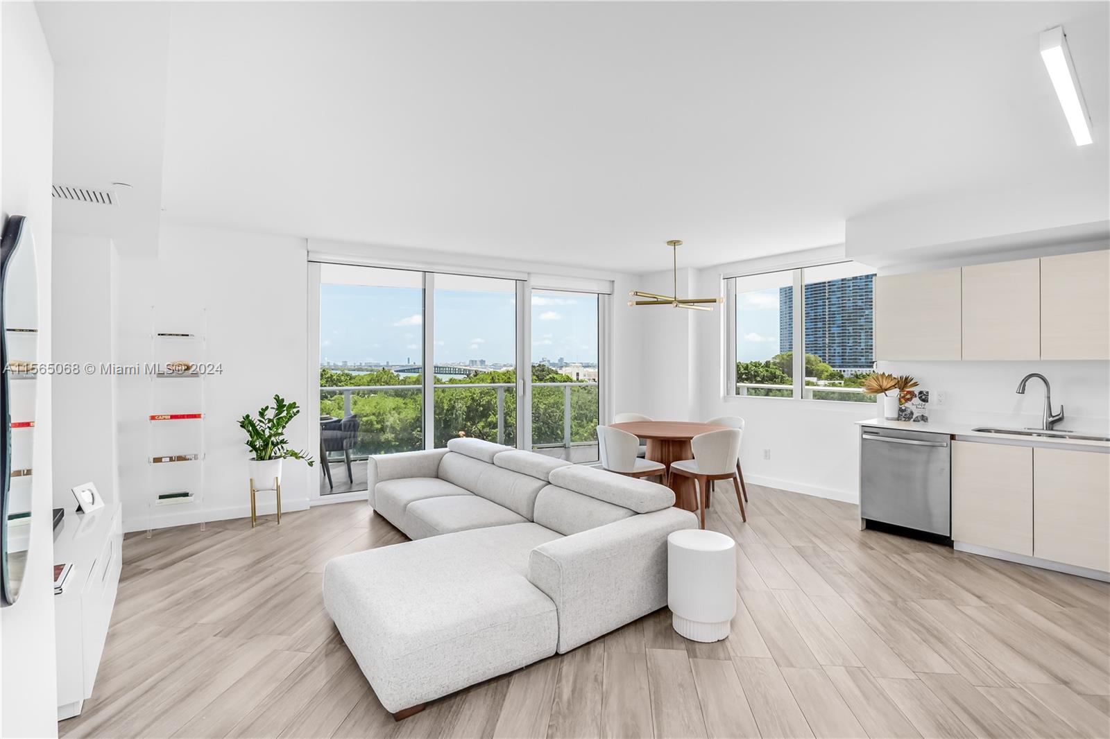 4250 Biscayne Blvd 701, Miami, Florida 33137, 2 Bedrooms Bedrooms, ,2 BathroomsBathrooms,Residentiallease,For Rent,4250 Biscayne Blvd 701,A11565068