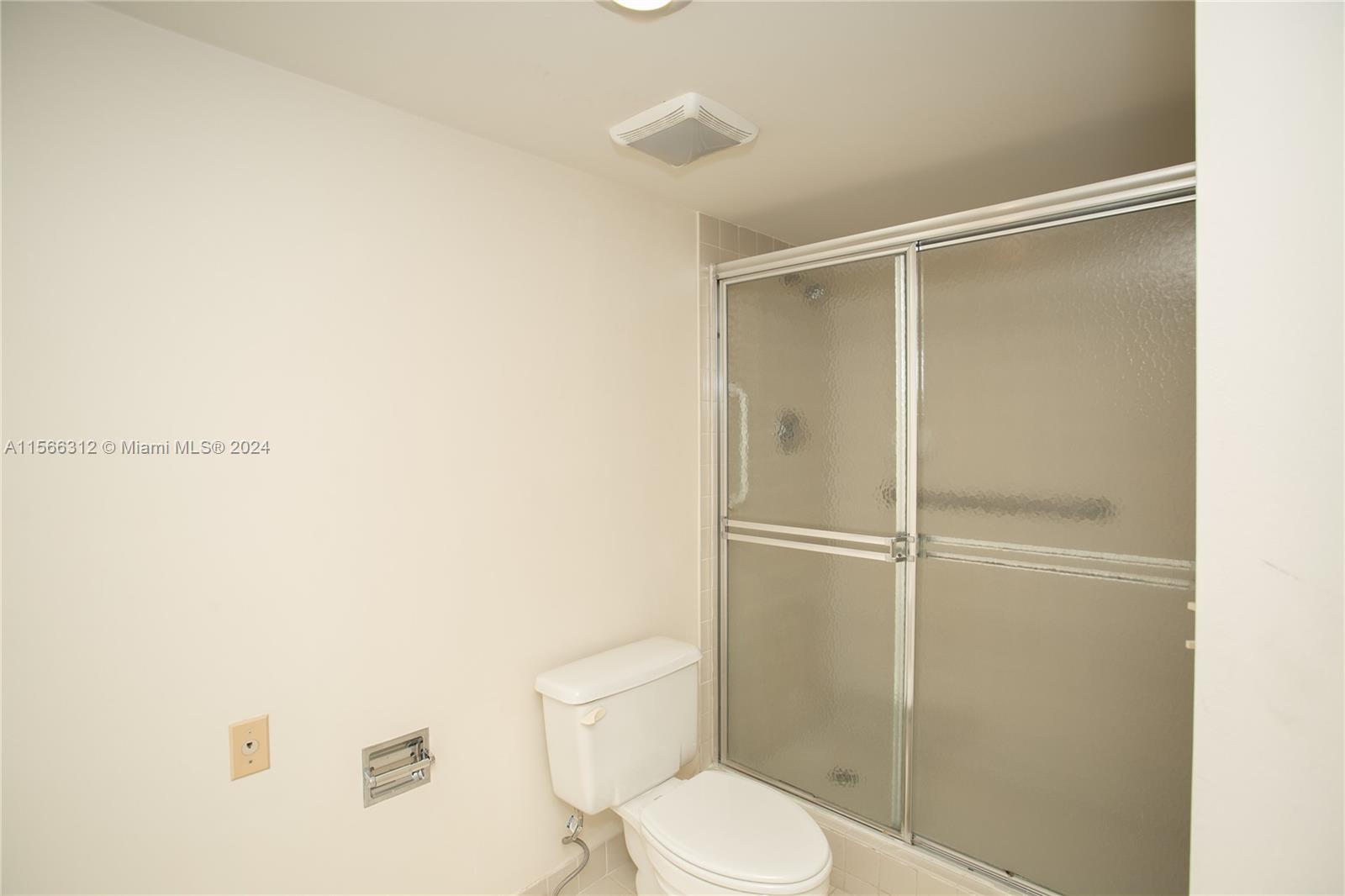 600 BILTMORE WY 1014, Coral Gables, Florida 33134, 2 Bedrooms Bedrooms, ,2 BathroomsBathrooms,Residentiallease,For Rent,600 BILTMORE WY 1014,A11566312