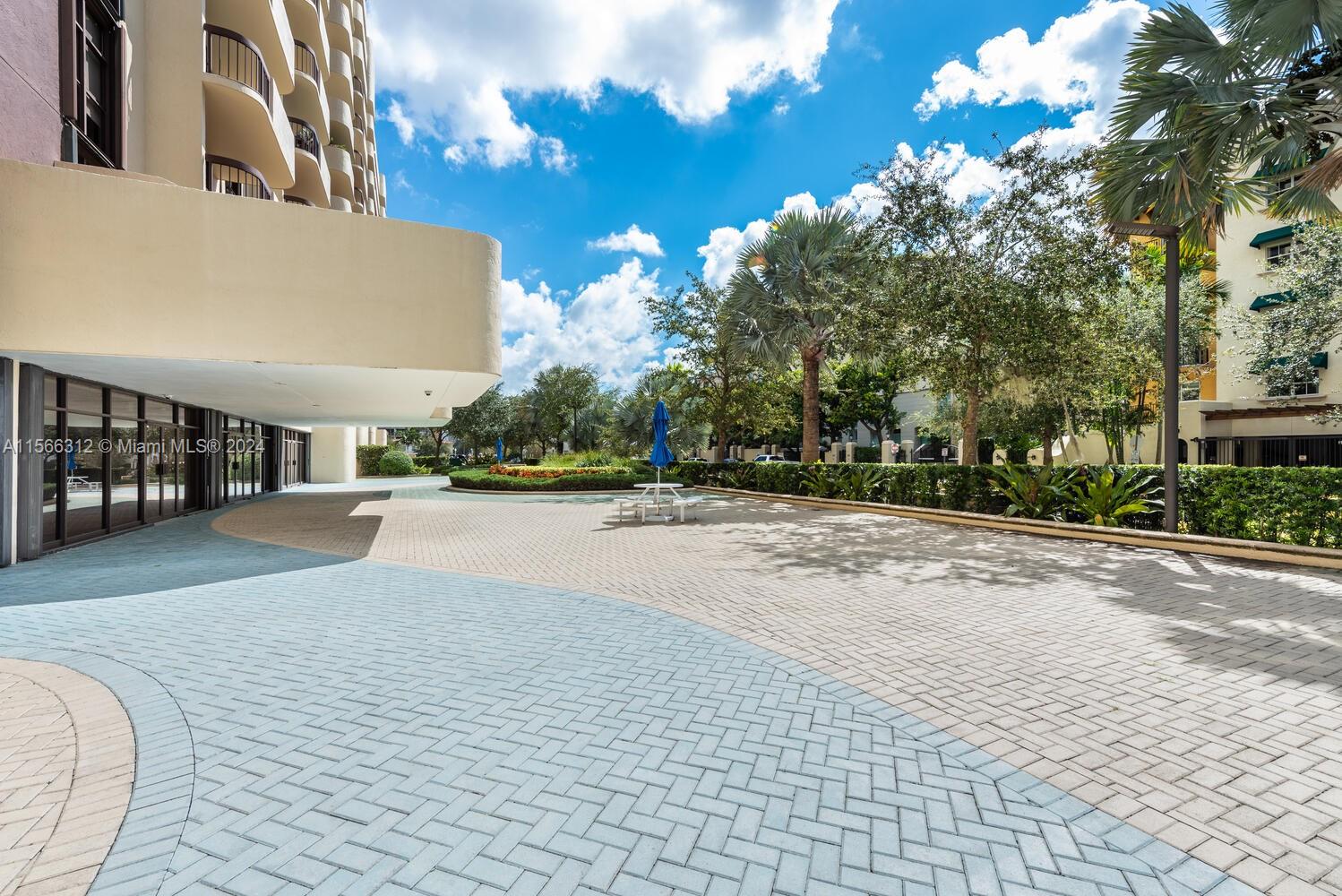 600 BILTMORE WY 1014, Coral Gables, Florida 33134, 2 Bedrooms Bedrooms, ,2 BathroomsBathrooms,Residentiallease,For Rent,600 BILTMORE WY 1014,A11566312