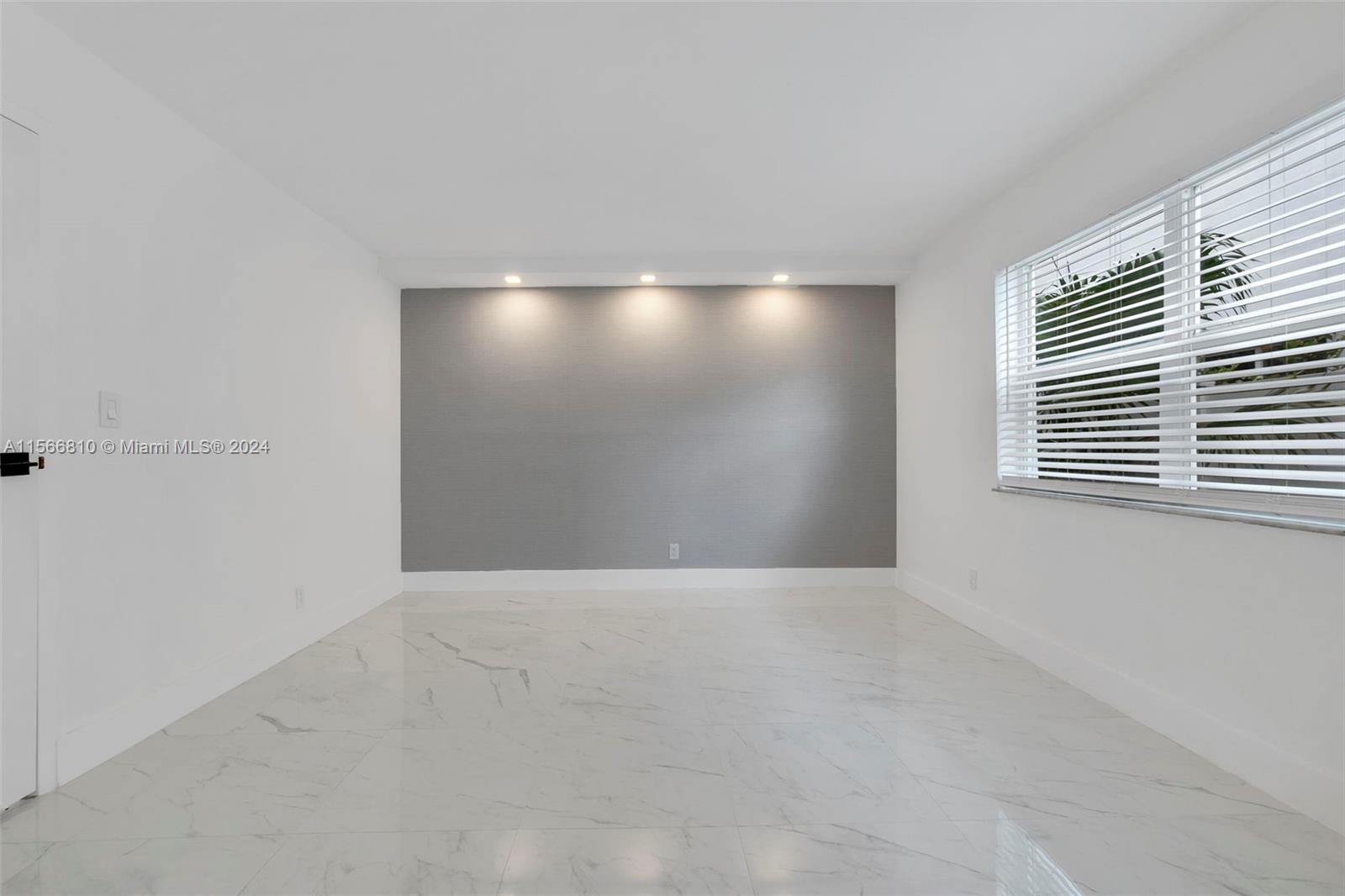 611 NE 14th Ave 102, Fort Lauderdale, Florida 33304, 1 Bedroom Bedrooms, ,1 BathroomBathrooms,Residential,For Sale,611 NE 14th Ave 102,A11566810