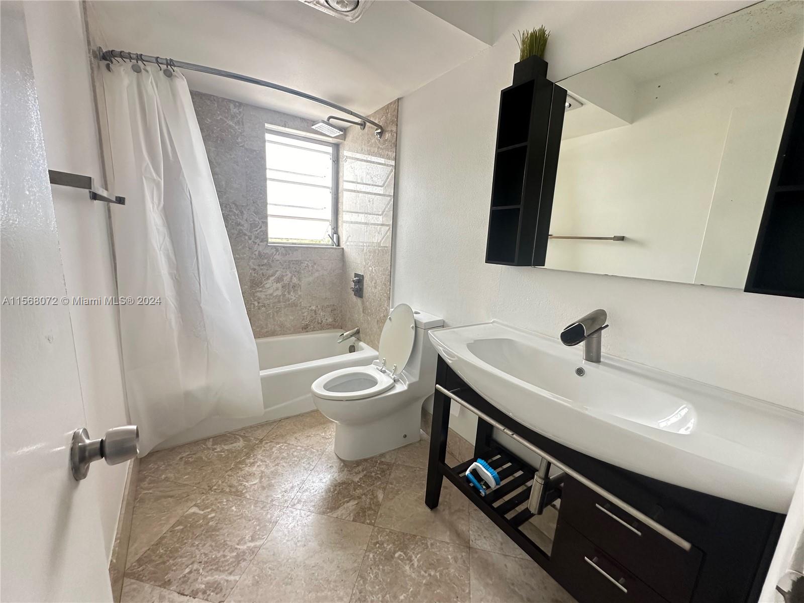 900 NE 12th Ave 501, Hallandale Beach, Florida 33009, 2 Bedrooms Bedrooms, ,2 BathroomsBathrooms,Residentiallease,For Rent,900 NE 12th Ave 501,A11568072