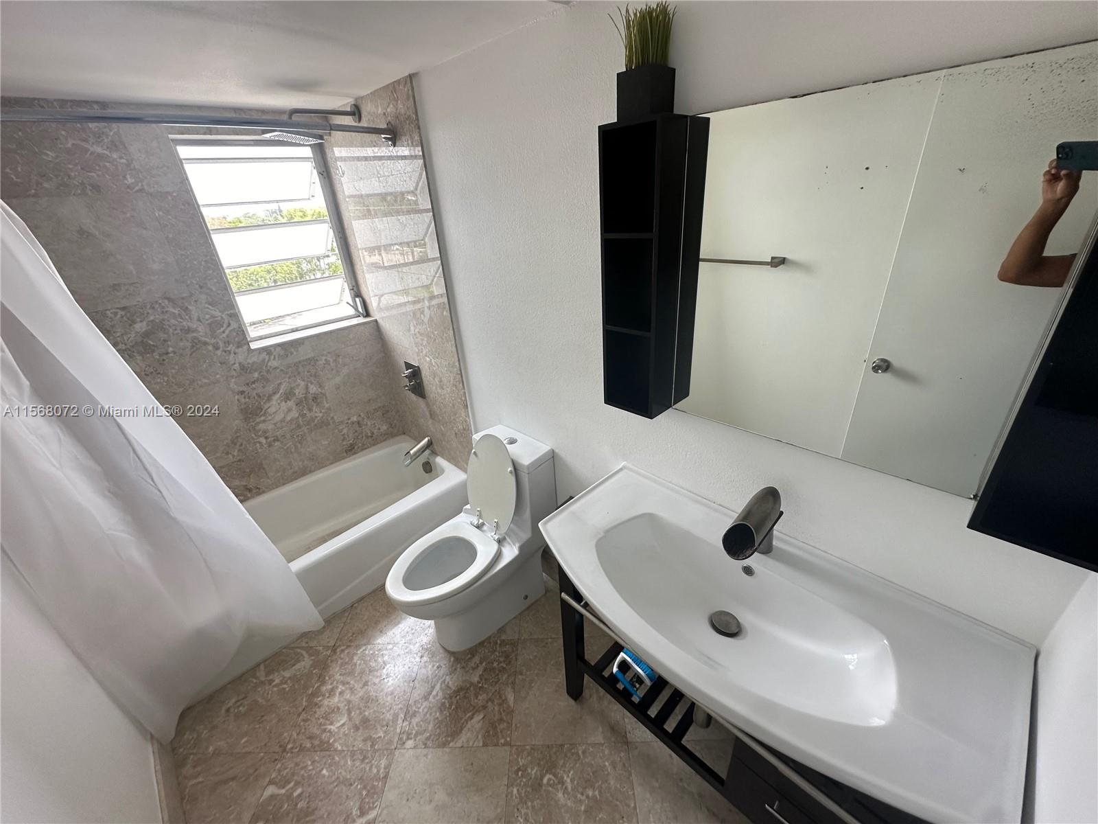 900 NE 12th Ave 501, Hallandale Beach, Florida 33009, 2 Bedrooms Bedrooms, ,2 BathroomsBathrooms,Residentiallease,For Rent,900 NE 12th Ave 501,A11568072