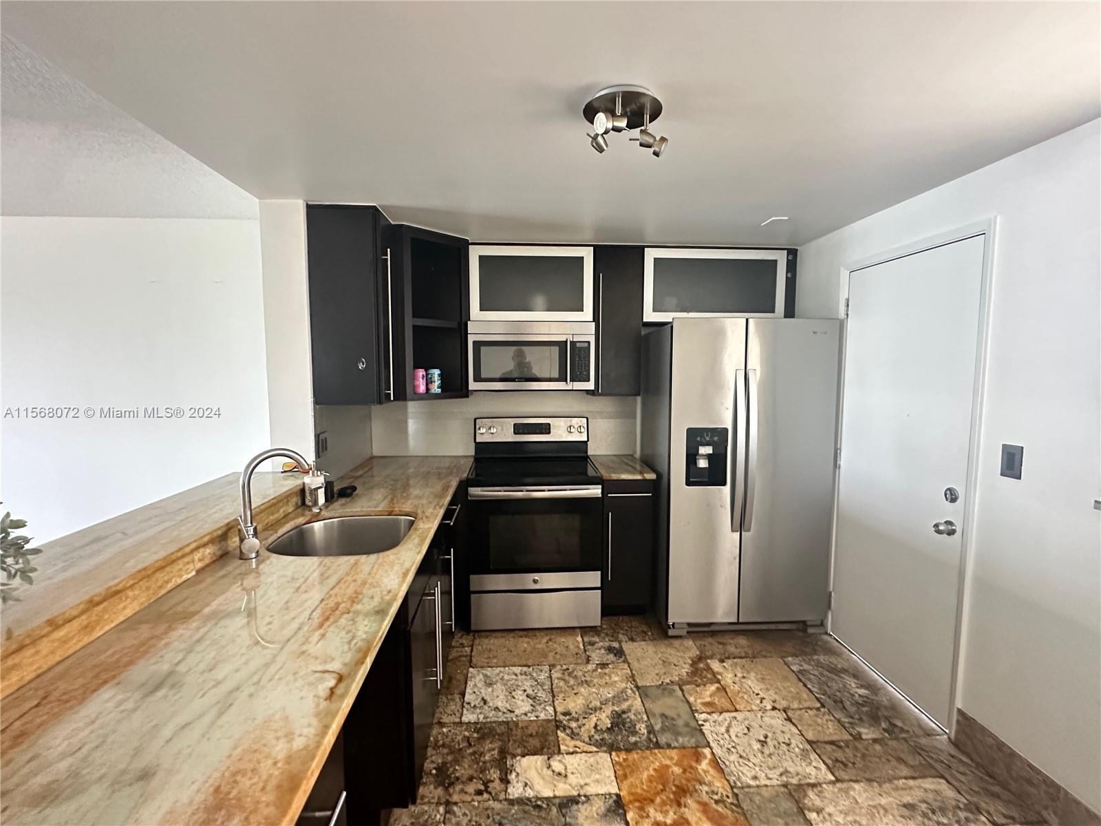 900 NE 12th Ave 501, Hallandale Beach, Florida 33009, 2 Bedrooms Bedrooms, ,2 BathroomsBathrooms,Residentiallease,For Rent,900 NE 12th Ave 501,A11568072