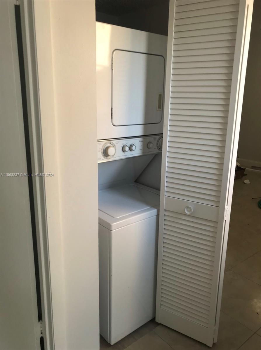 8211 NW 191st St 3-E, Hialeah, Florida 33015, 2 Bedrooms Bedrooms, ,2 BathroomsBathrooms,Residentiallease,For Rent,8211 NW 191st St 3-E,A11568287