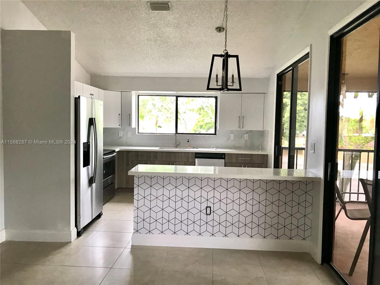 8211 NW 191st St 3-E, Hialeah, Florida 33015, 2 Bedrooms Bedrooms, ,2 BathroomsBathrooms,Residentiallease,For Rent,8211 NW 191st St 3-E,A11568287