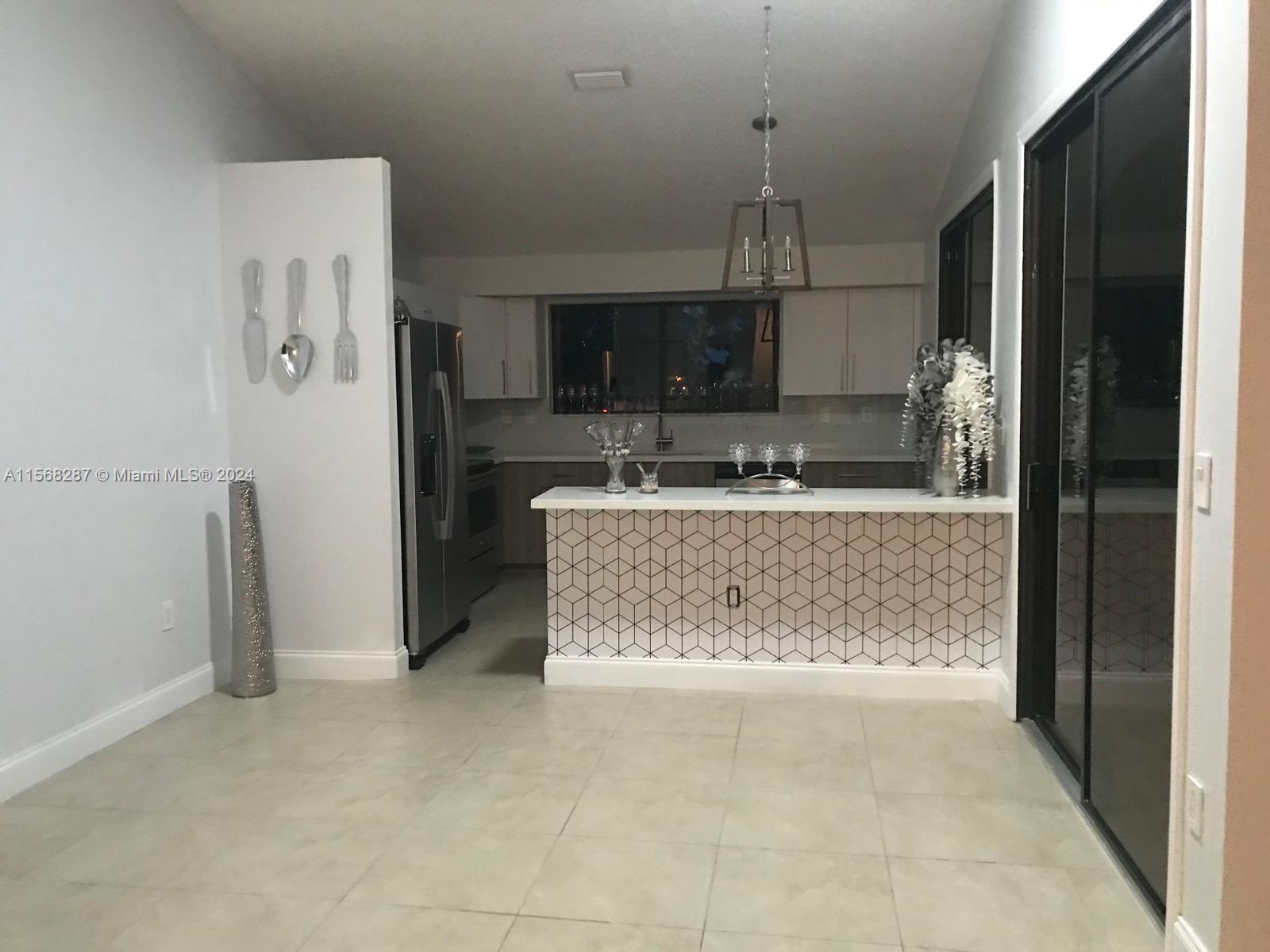 8211 NW 191st St 3-E, Hialeah, Florida 33015, 2 Bedrooms Bedrooms, ,2 BathroomsBathrooms,Residentiallease,For Rent,8211 NW 191st St 3-E,A11568287