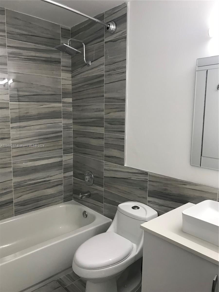 8211 NW 191st St 3-E, Hialeah, Florida 33015, 2 Bedrooms Bedrooms, ,2 BathroomsBathrooms,Residentiallease,For Rent,8211 NW 191st St 3-E,A11568287