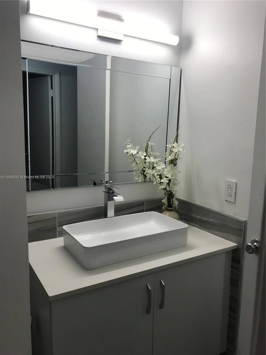 8211 NW 191st St 3-E, Hialeah, Florida 33015, 2 Bedrooms Bedrooms, ,2 BathroomsBathrooms,Residentiallease,For Rent,8211 NW 191st St 3-E,A11568287