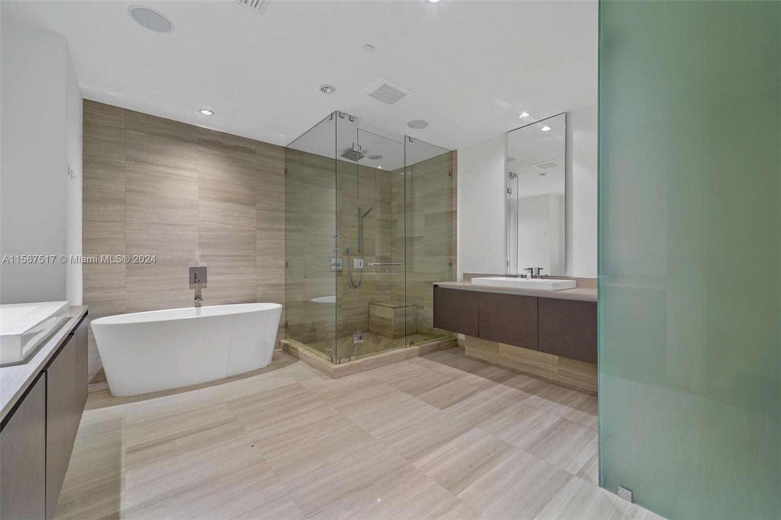 3250 NE 188th St LPH07, Aventura, Florida 33180, 3 Bedrooms Bedrooms, ,4 BathroomsBathrooms,Residentiallease,For Rent,3250 NE 188th St LPH07,A11567517