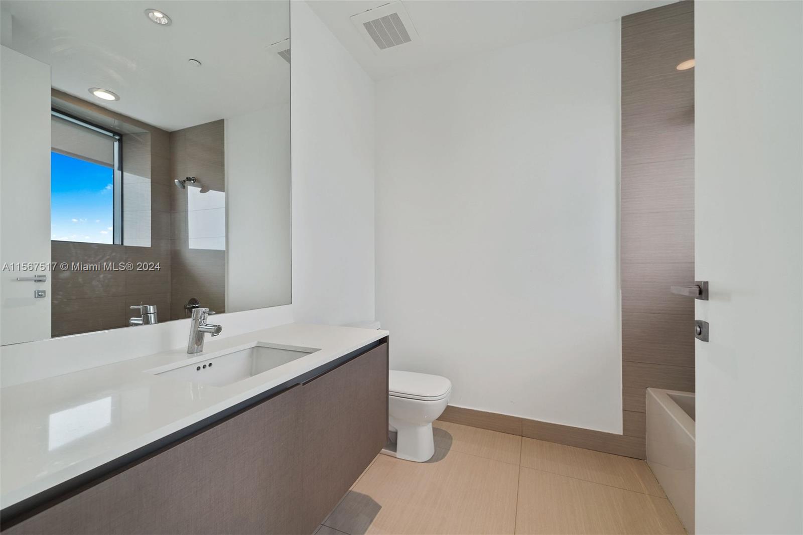 3250 NE 188th St LPH07, Aventura, Florida 33180, 3 Bedrooms Bedrooms, ,4 BathroomsBathrooms,Residentiallease,For Rent,3250 NE 188th St LPH07,A11567517