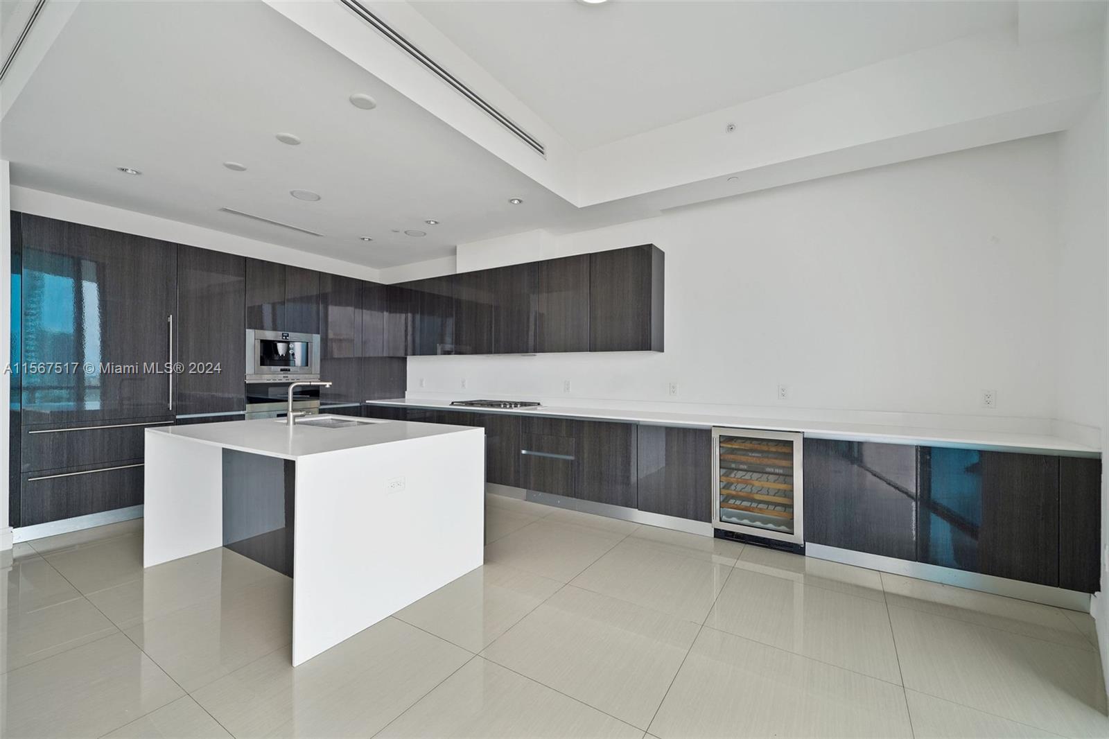 3250 NE 188th St LPH07, Aventura, Florida 33180, 3 Bedrooms Bedrooms, ,4 BathroomsBathrooms,Residentiallease,For Rent,3250 NE 188th St LPH07,A11567517