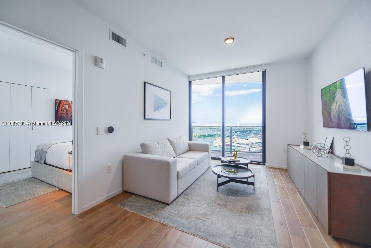 398 NE 5th St 4210, Miami, Florida 33132, 1 Bedroom Bedrooms, ,1 BathroomBathrooms,Residentiallease,For Rent,398 NE 5th St 4210,A11567903