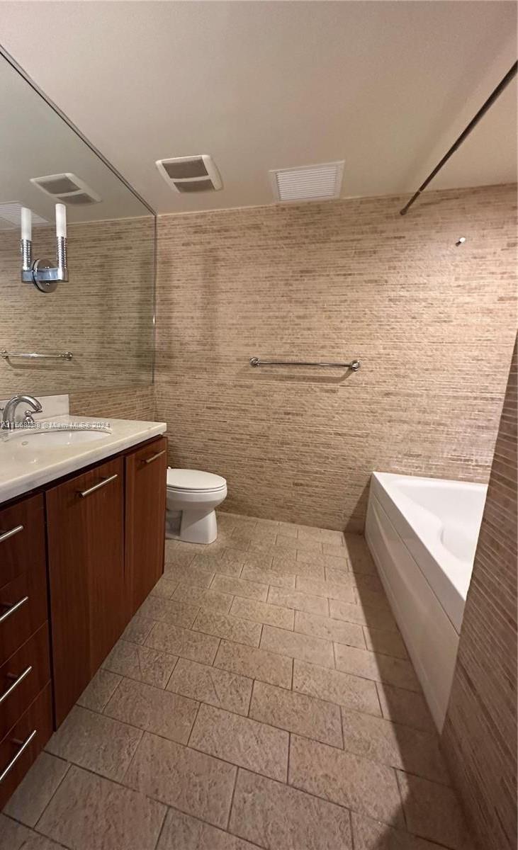 50 Biscayne Blvd 911, Miami, Florida 33132, ,1 BathroomBathrooms,Residentiallease,For Rent,50 Biscayne Blvd 911,A11568298