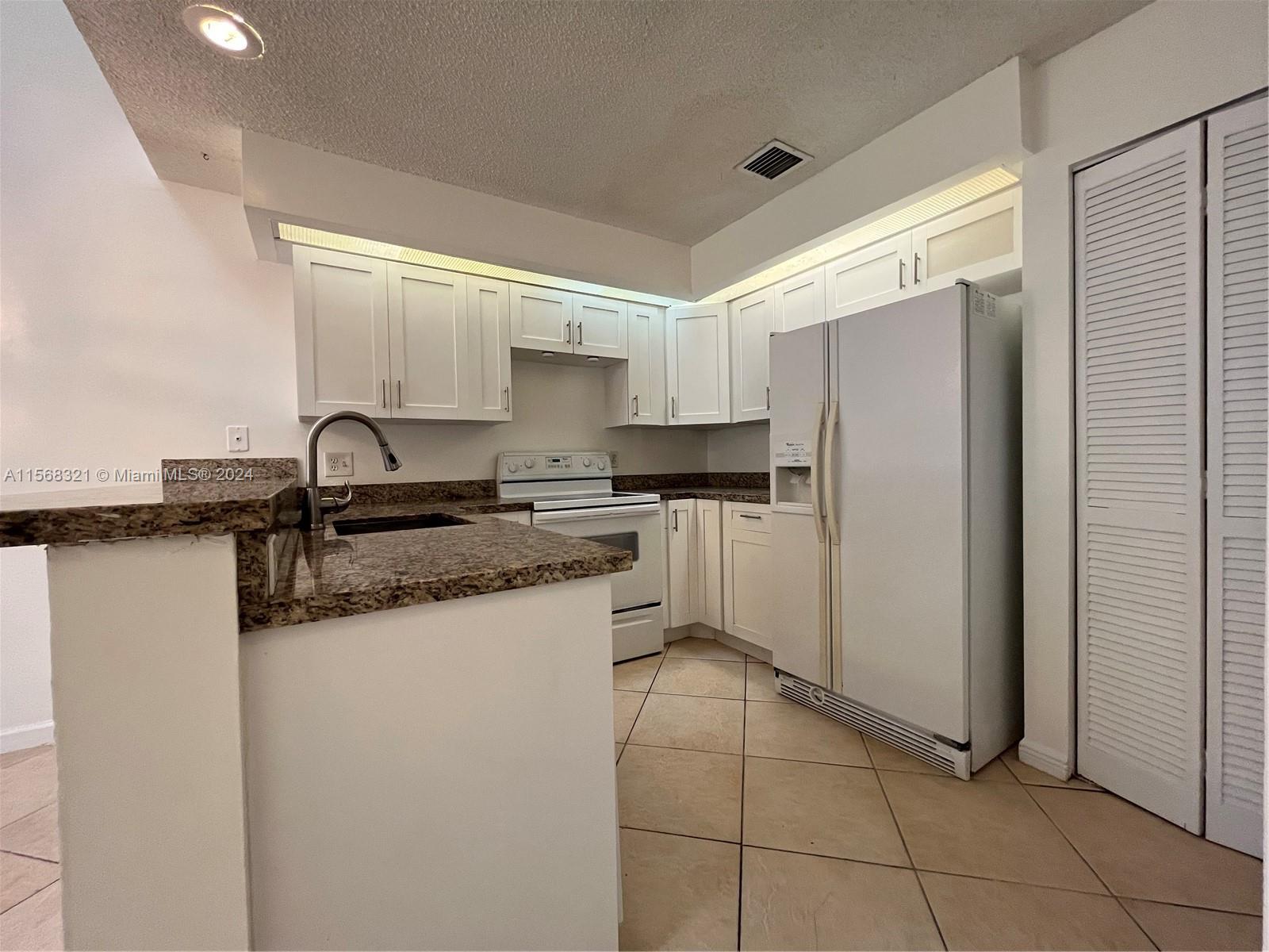 1818 Racquet Ct, North Lauderdale, Florida 33068, 3 Bedrooms Bedrooms, ,2 BathroomsBathrooms,Residentiallease,For Rent,1818 Racquet Ct,A11568321