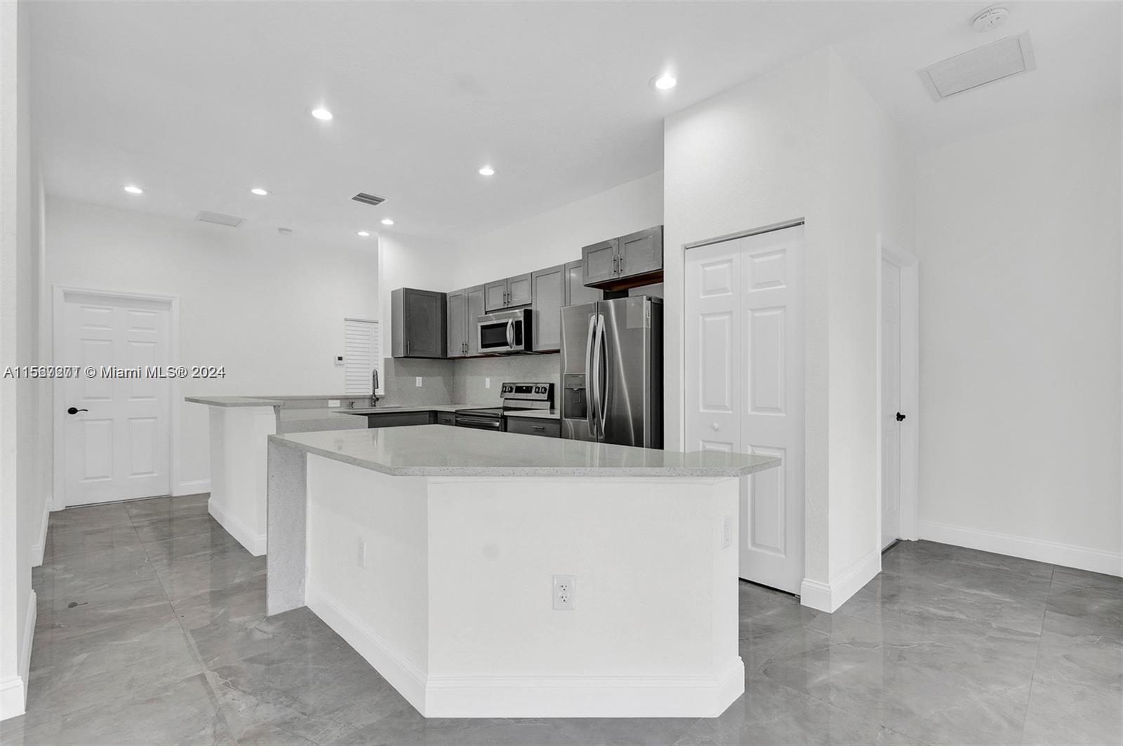 108 NW 1st Ave 1-2, Hallandale Beach, Florida 33009, 4 Bedrooms Bedrooms, ,3 BathroomsBathrooms,Residentiallease,For Rent,108 NW 1st Ave 1-2,A11567271