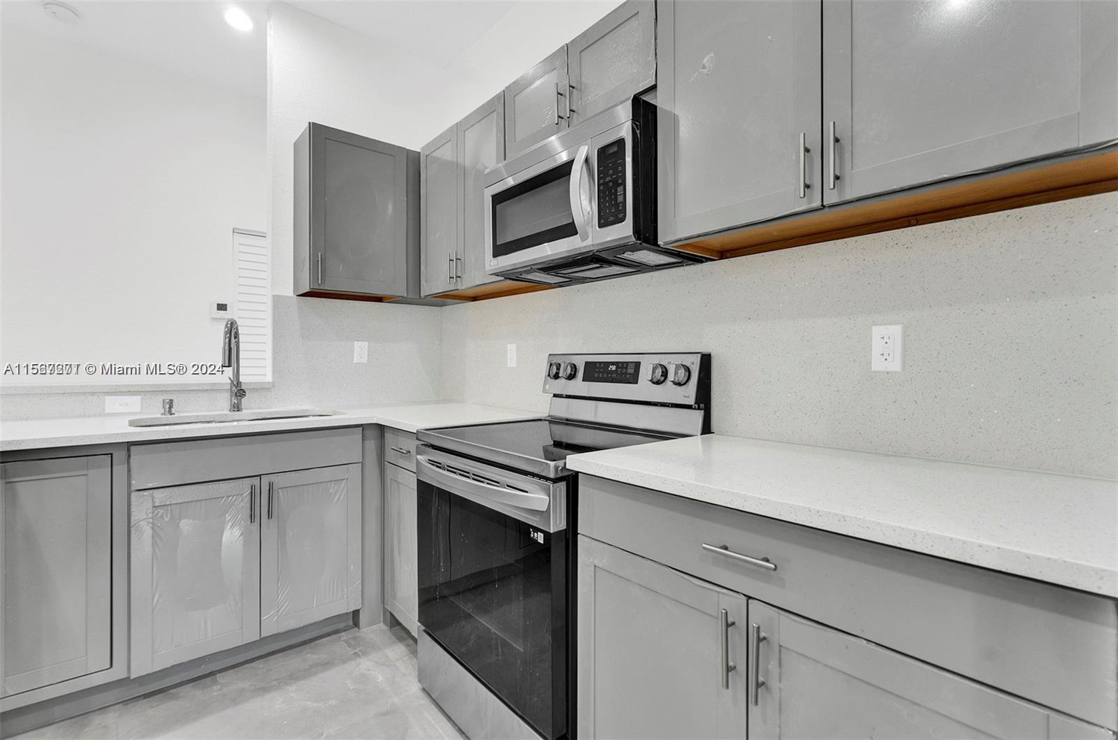 108 NW 1st Ave 1-2, Hallandale Beach, Florida 33009, 4 Bedrooms Bedrooms, ,3 BathroomsBathrooms,Residentiallease,For Rent,108 NW 1st Ave 1-2,A11567271