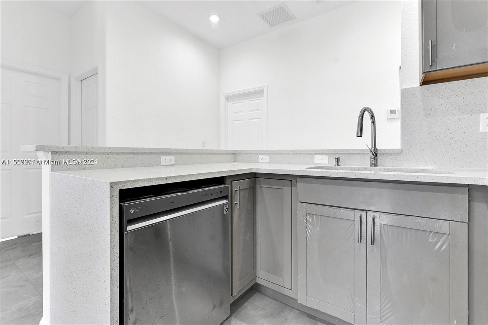108 NW 1st Ave 1-2, Hallandale Beach, Florida 33009, 4 Bedrooms Bedrooms, ,3 BathroomsBathrooms,Residentiallease,For Rent,108 NW 1st Ave 1-2,A11567271